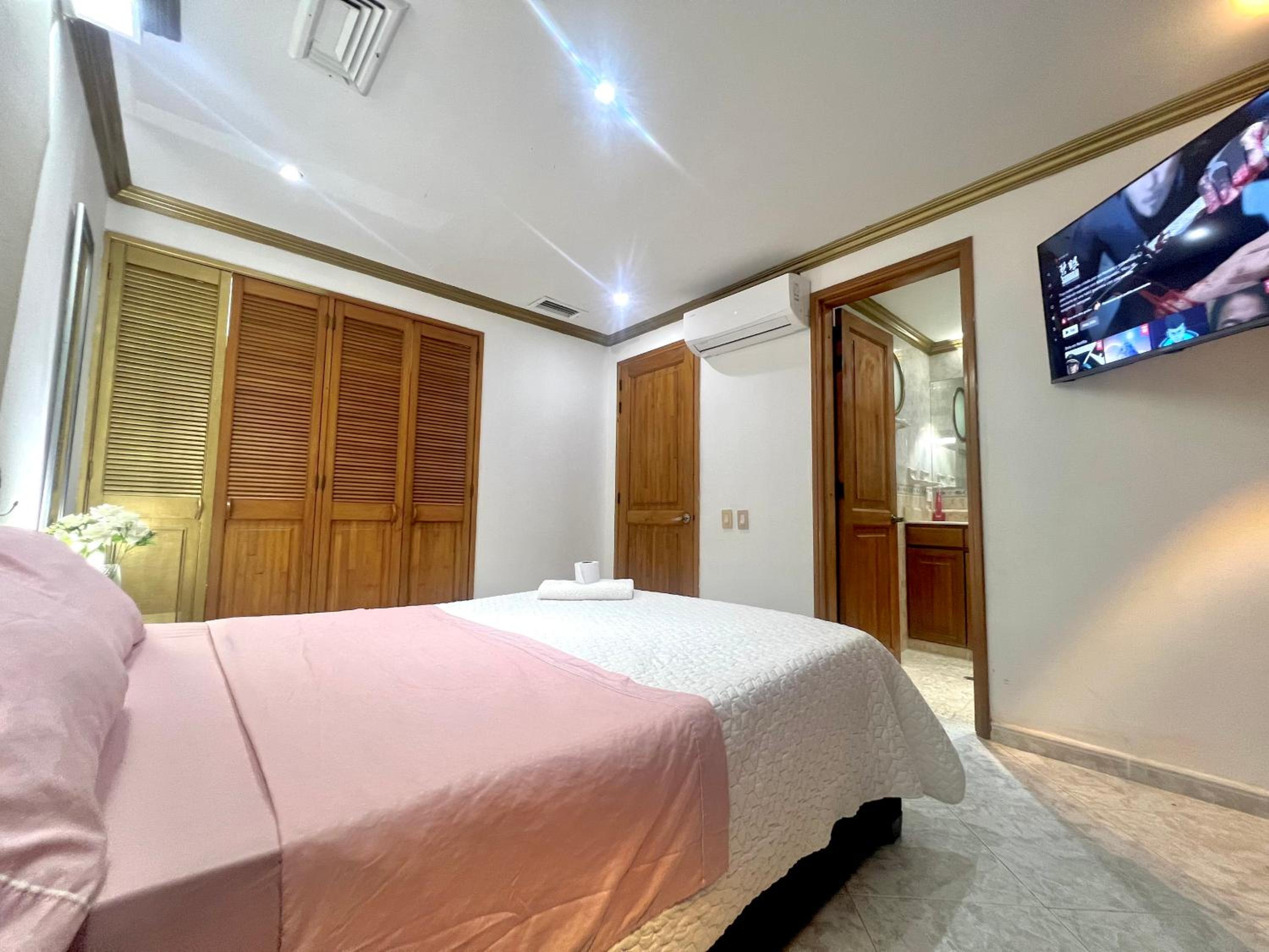 Habitación de lujo con aire acondicionado en condominio privado