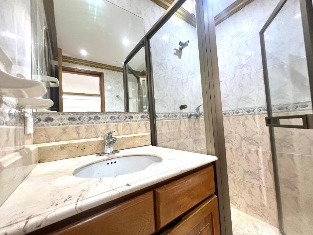Habitación de lujo con aire acondicionado en condominio privado