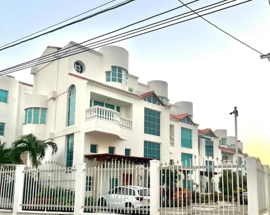 Habitación de lujo con aire acondicionado en condominio privado