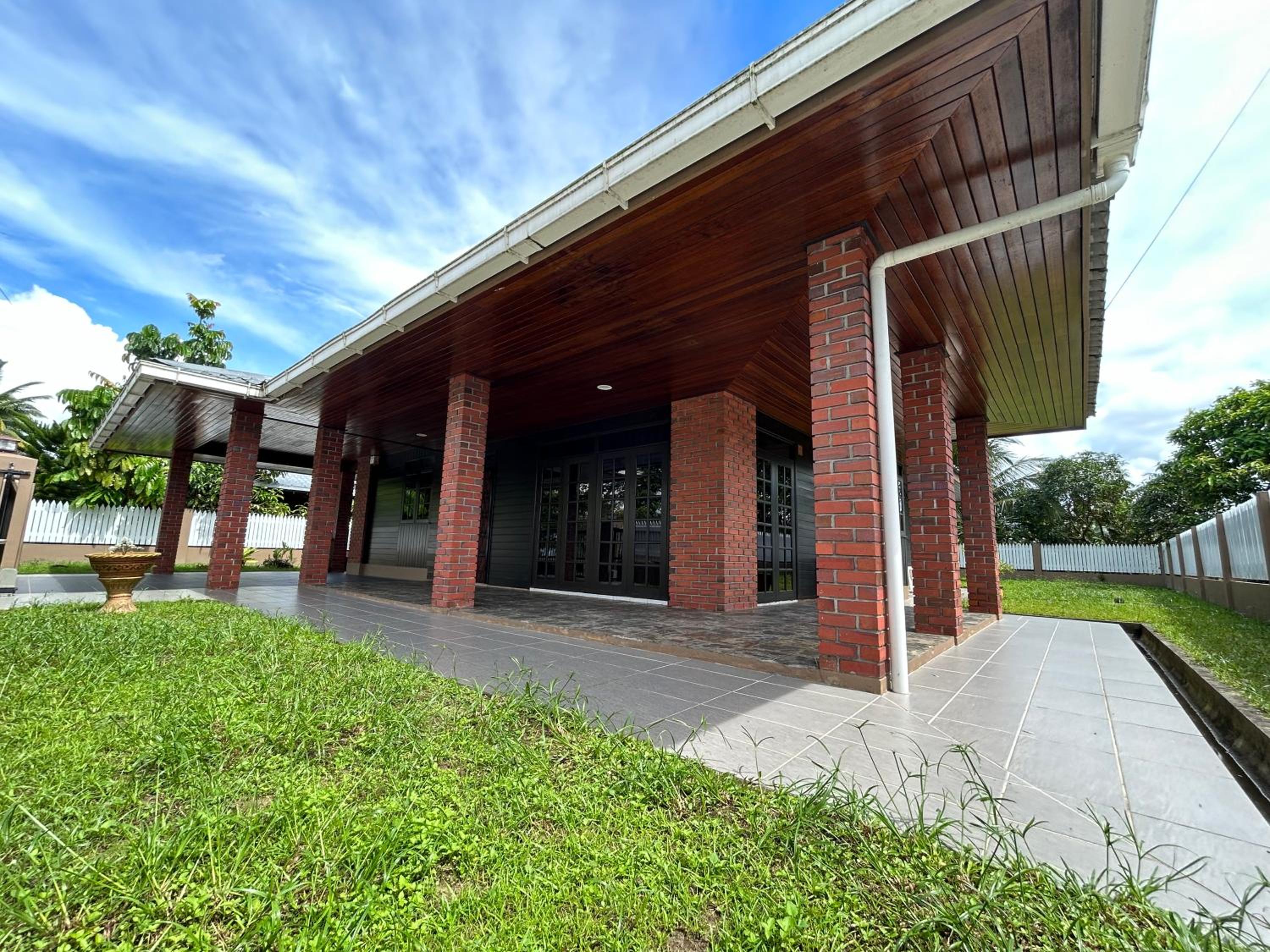 De Wooden Bungalow - Stutong Kuching