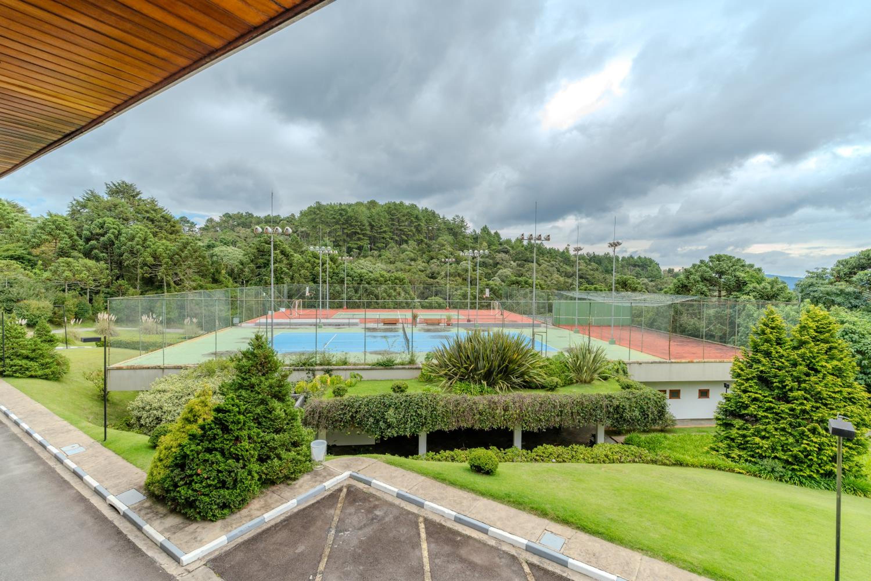 mineir.INN | Piscina Aquecida e Lareira na Serra