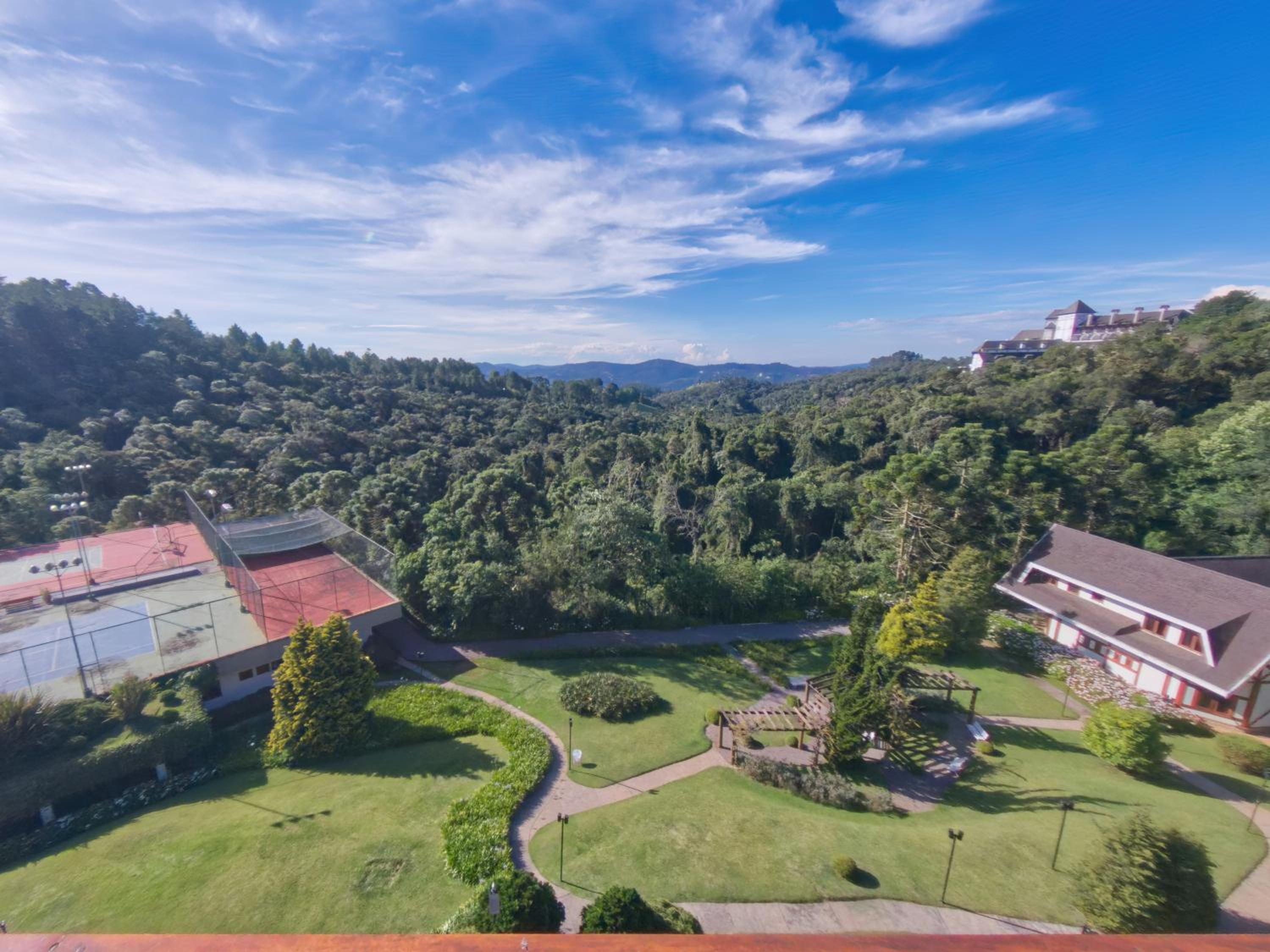 mineir.INN | Piscina Aquecida e Lareira na Serra
