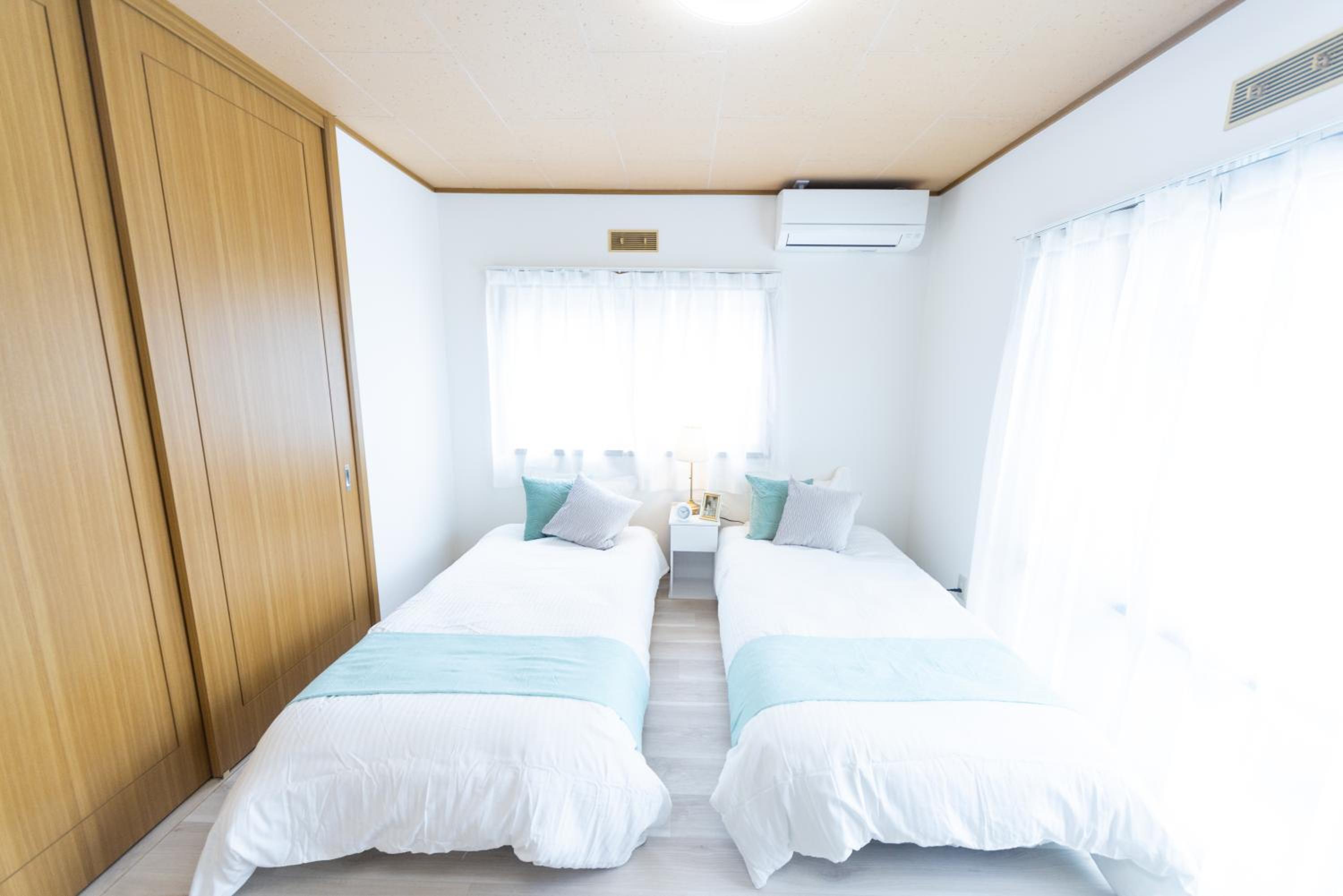 Shiga Lakeside House in Hamabun