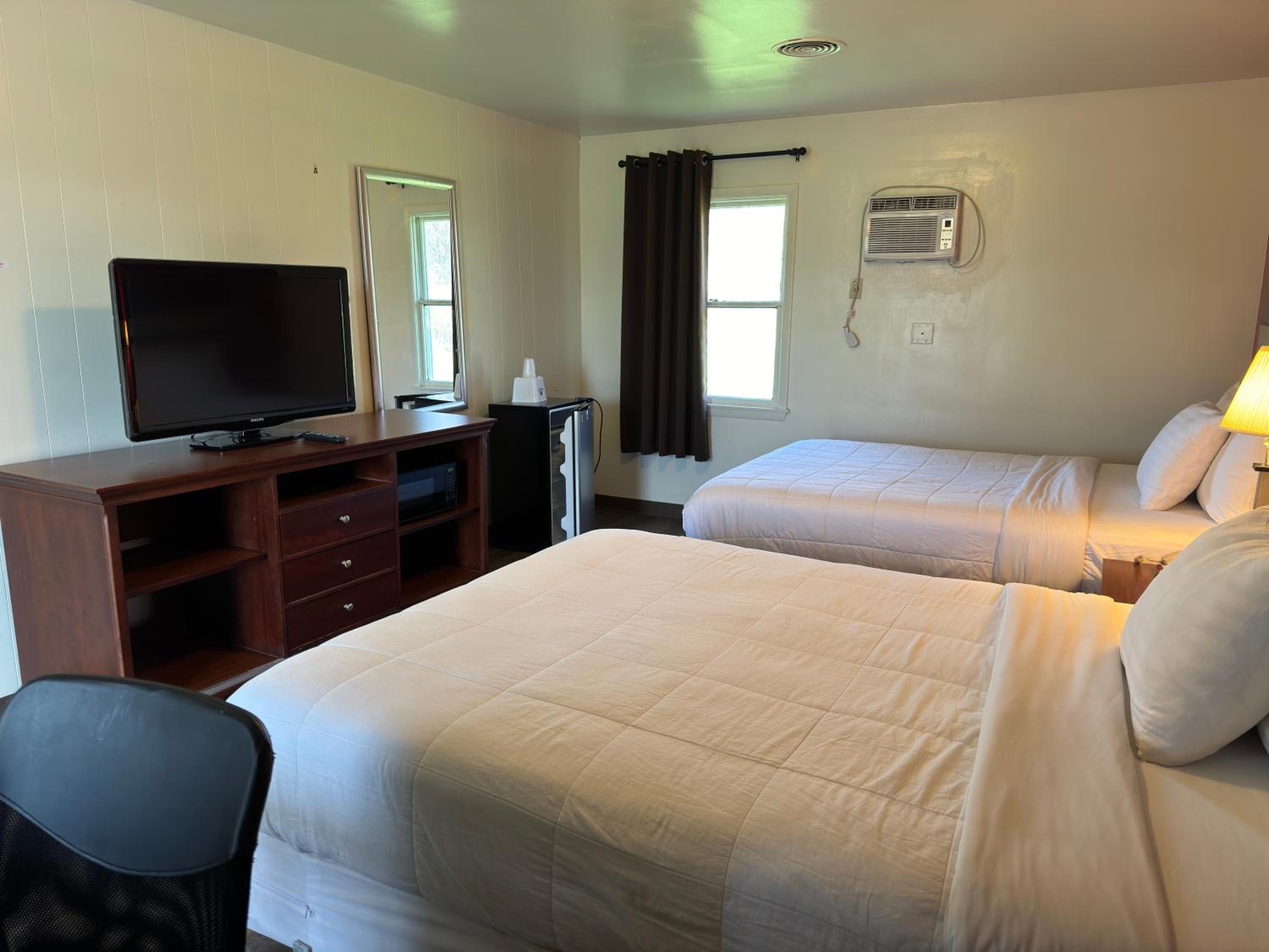 Thruway Holiday Motel