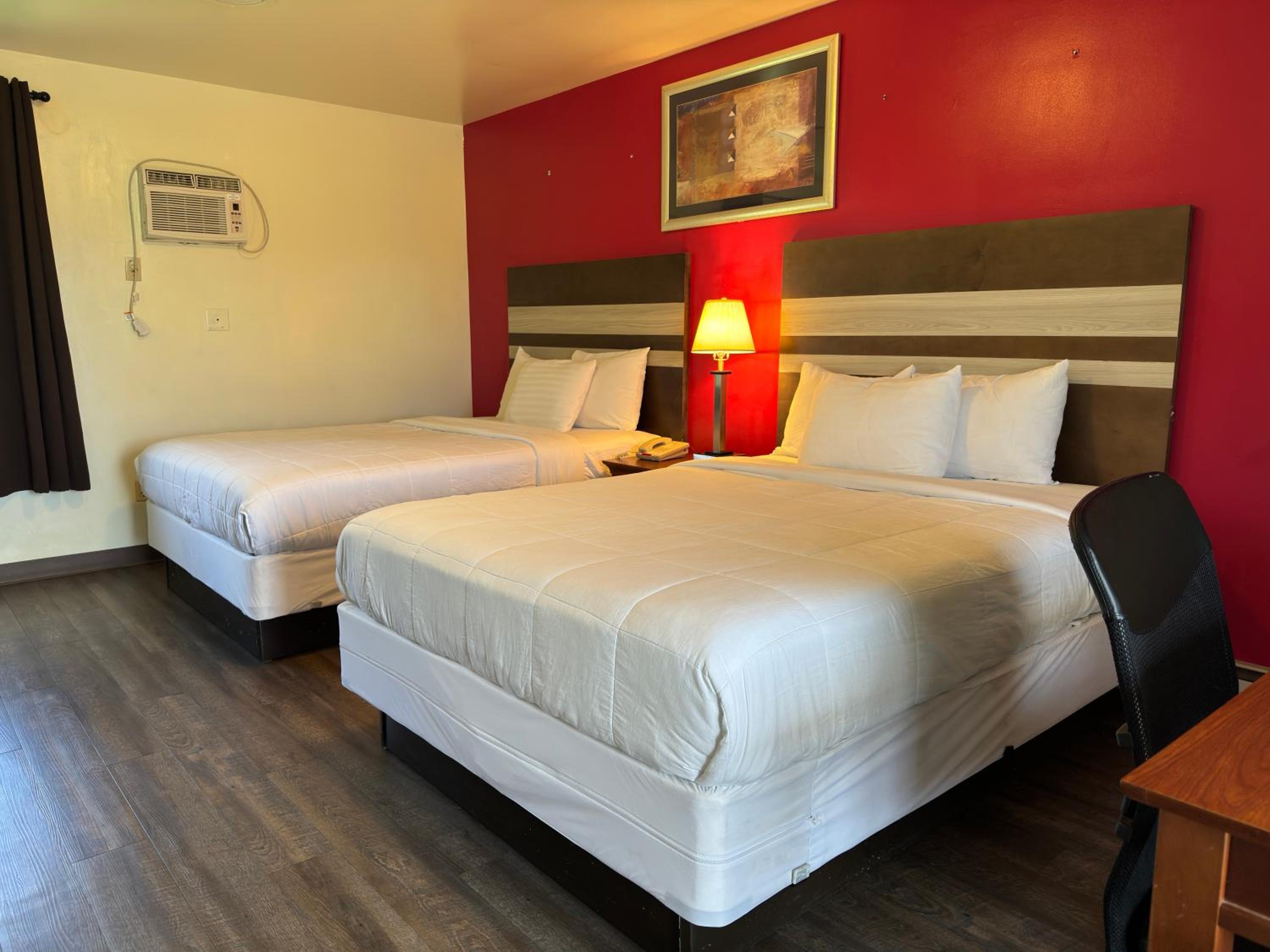Thruway Holiday Motel