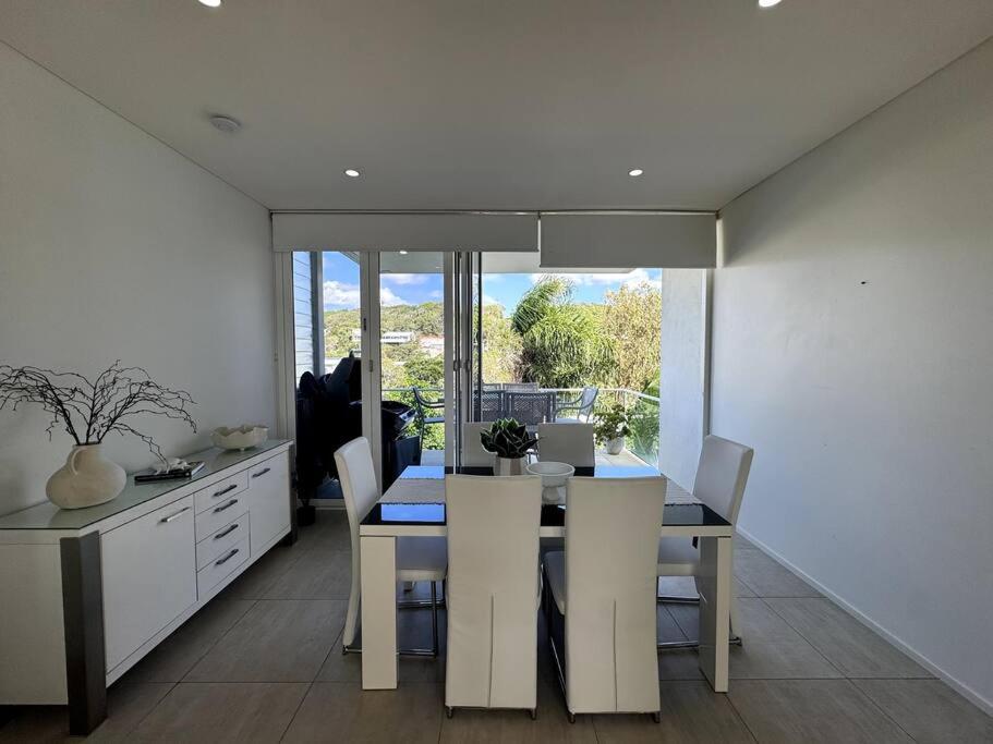 Seaside Luxury: Private Pool and Stunning Views