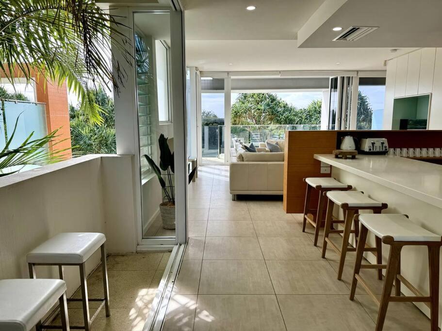 Seaside Luxury: Private Pool and Stunning Views