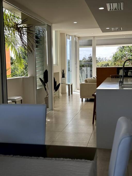 Seaside Luxury: Private Pool and Stunning Views