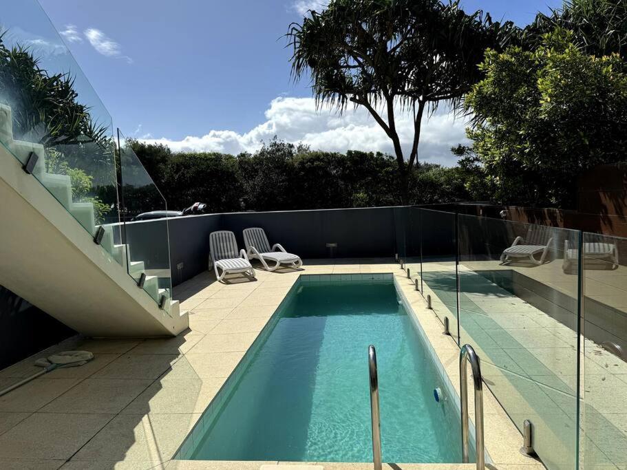 Seaside Luxury: Private Pool and Stunning Views