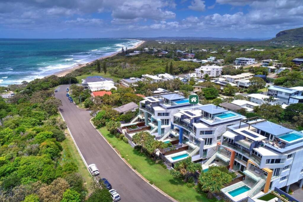 Seaside Luxury: Private Pool and Stunning Views