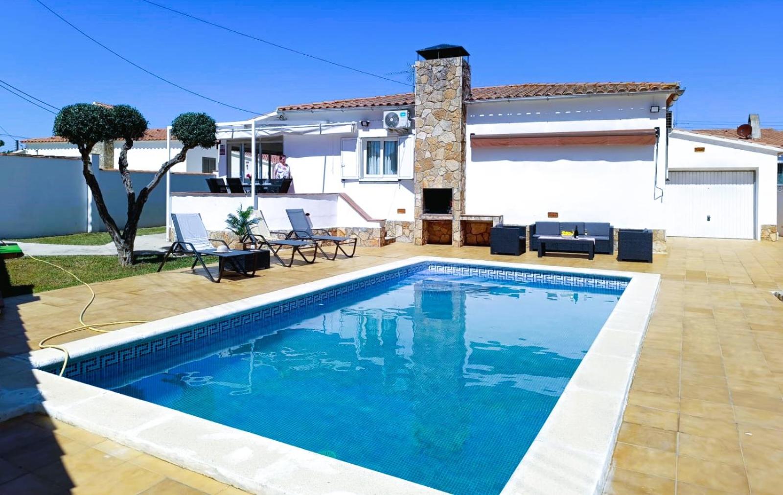 Hotel CASA XAVET, Piscina Privada Aire Acondicionado Free - Image 1