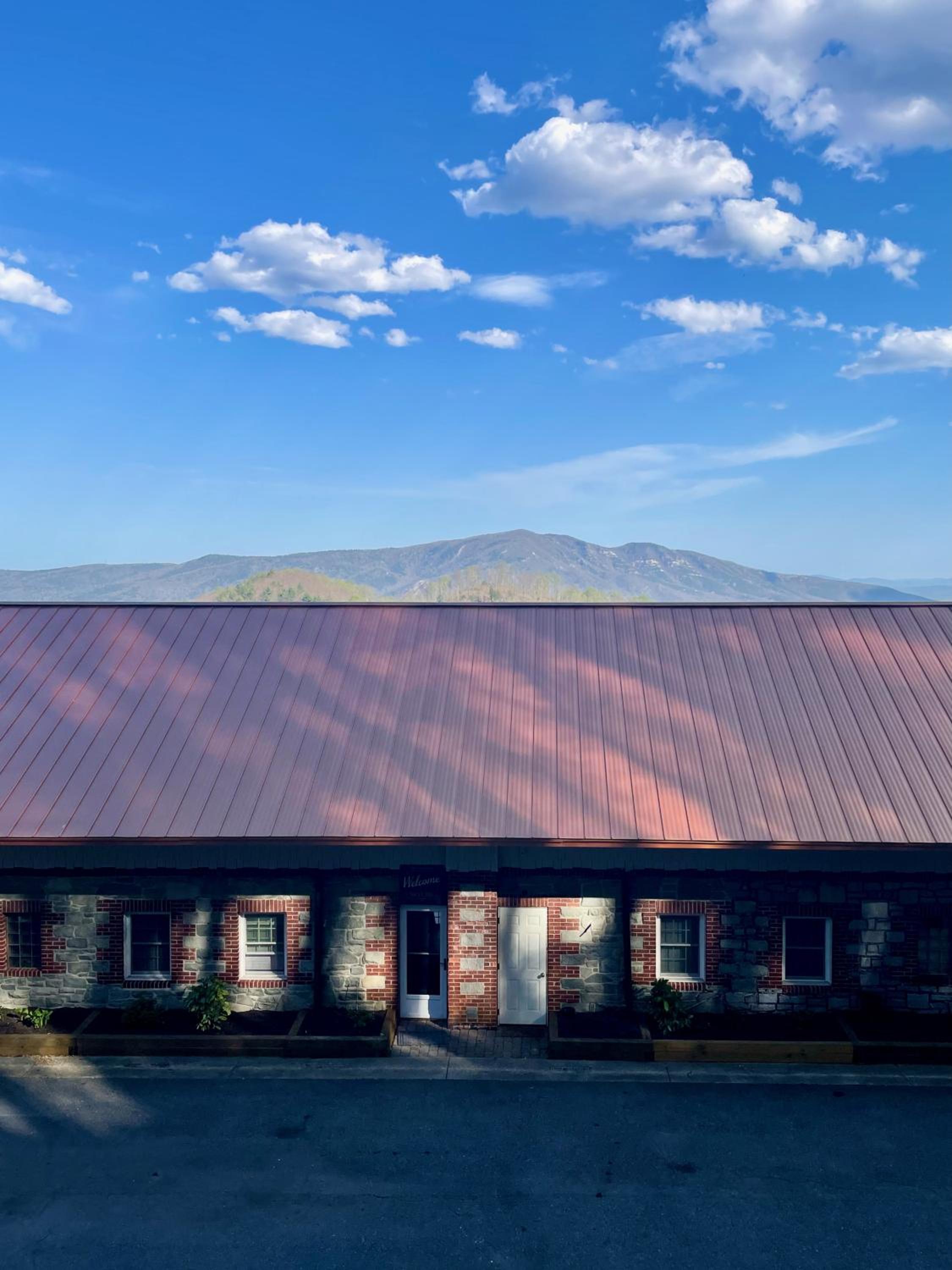 Skyline Village Inn