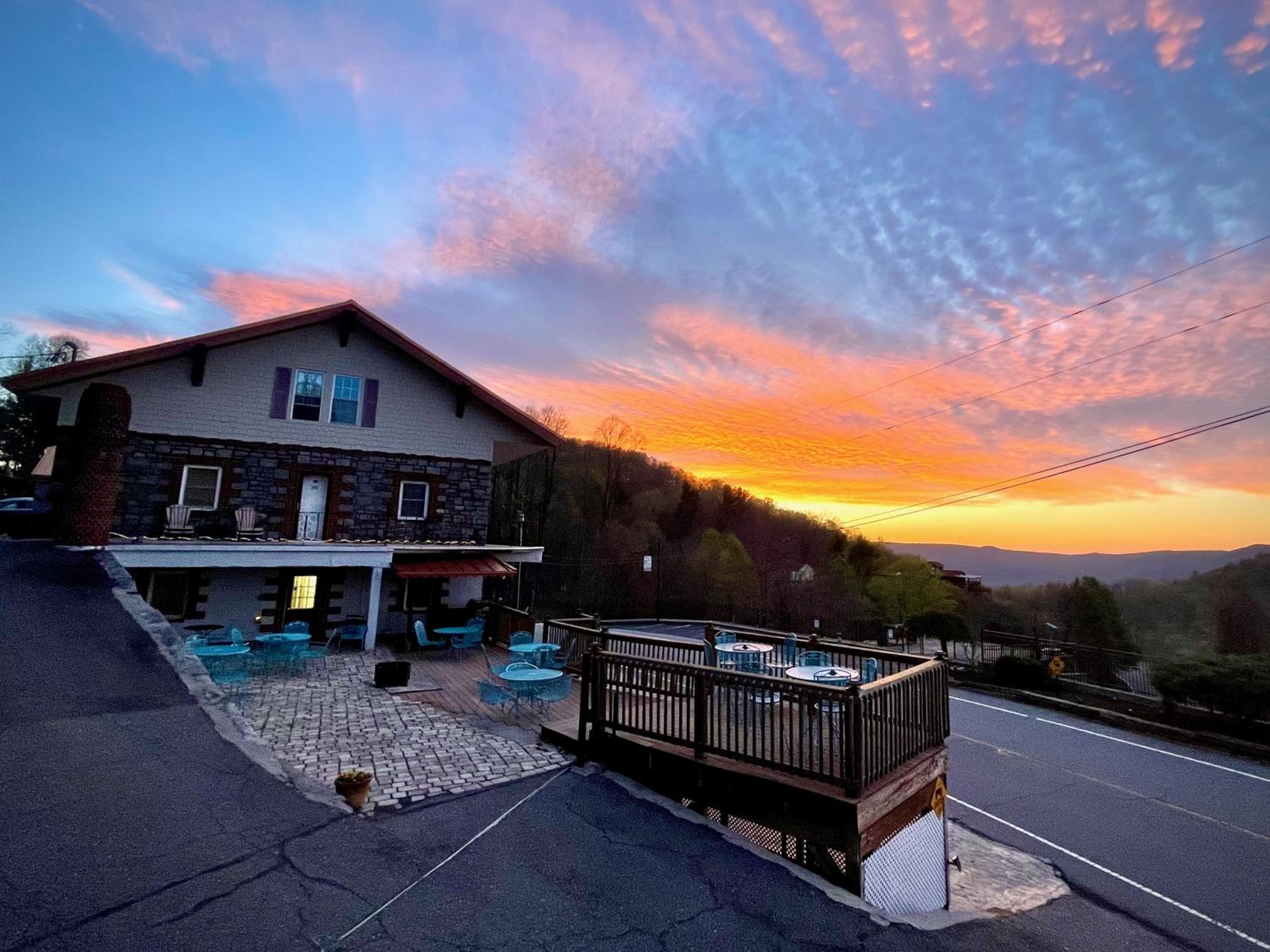 Skyline Village Inn