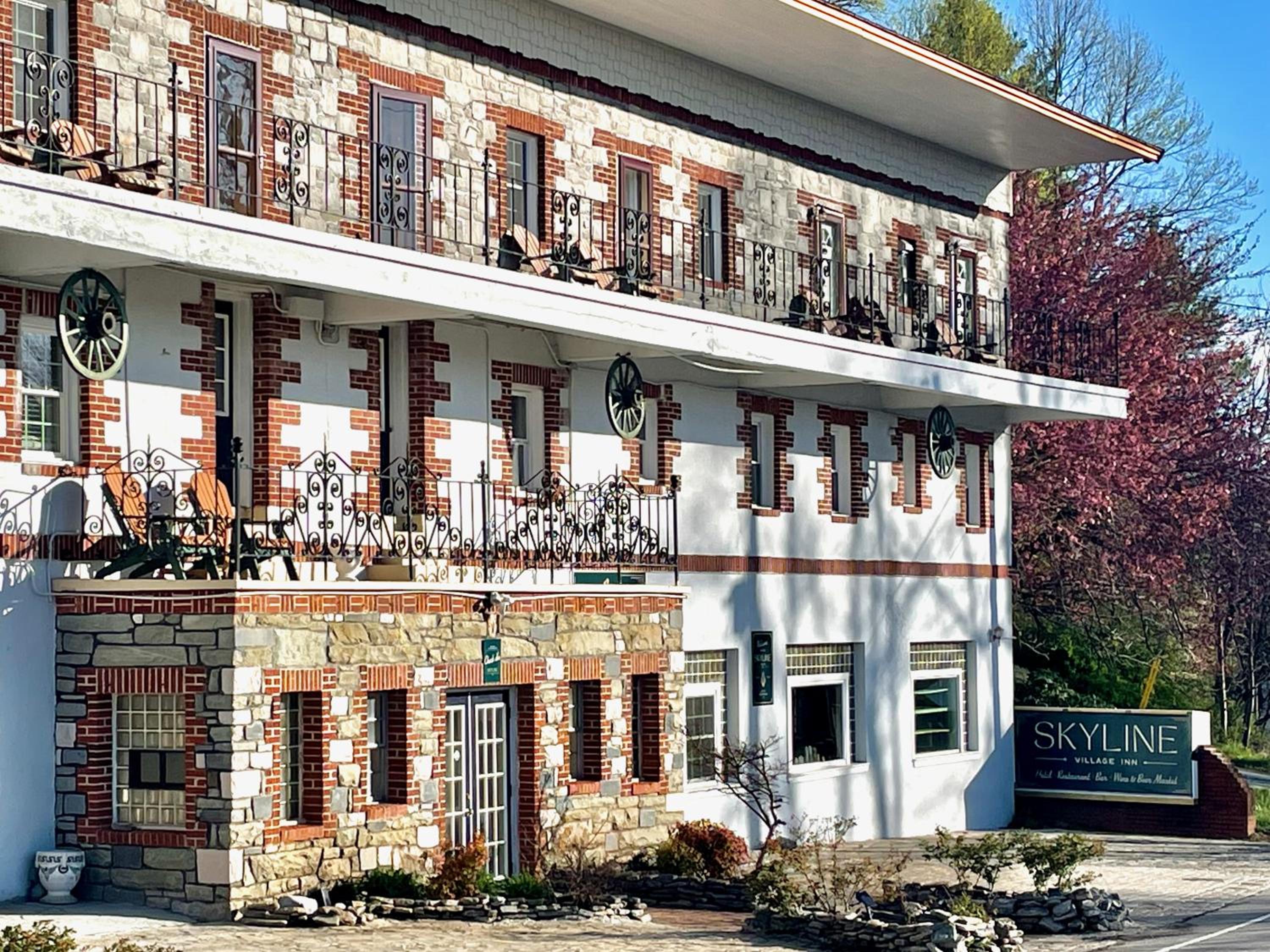 Skyline Village Inn