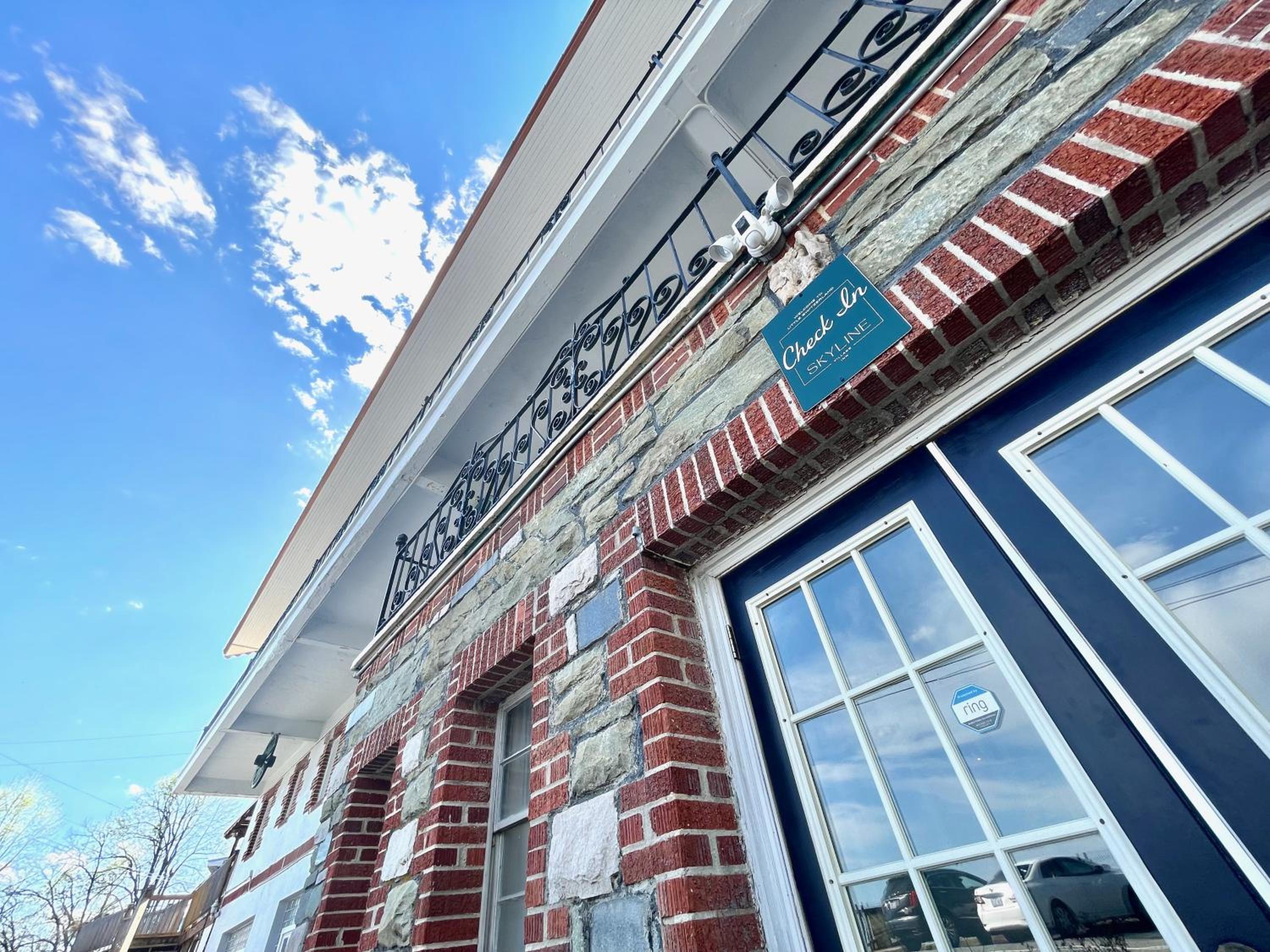 Skyline Village Inn