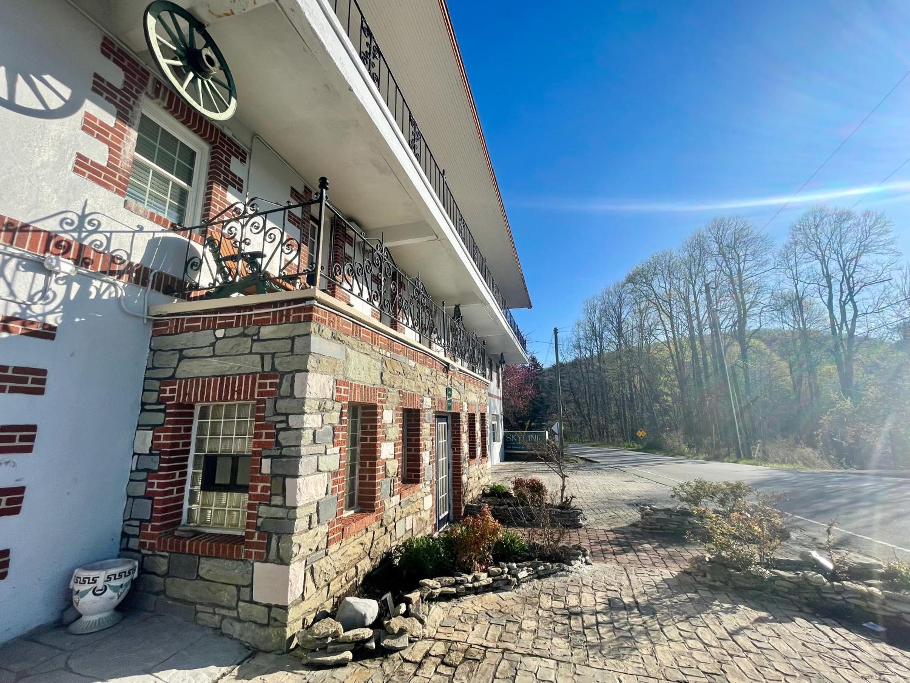Skyline Village Inn