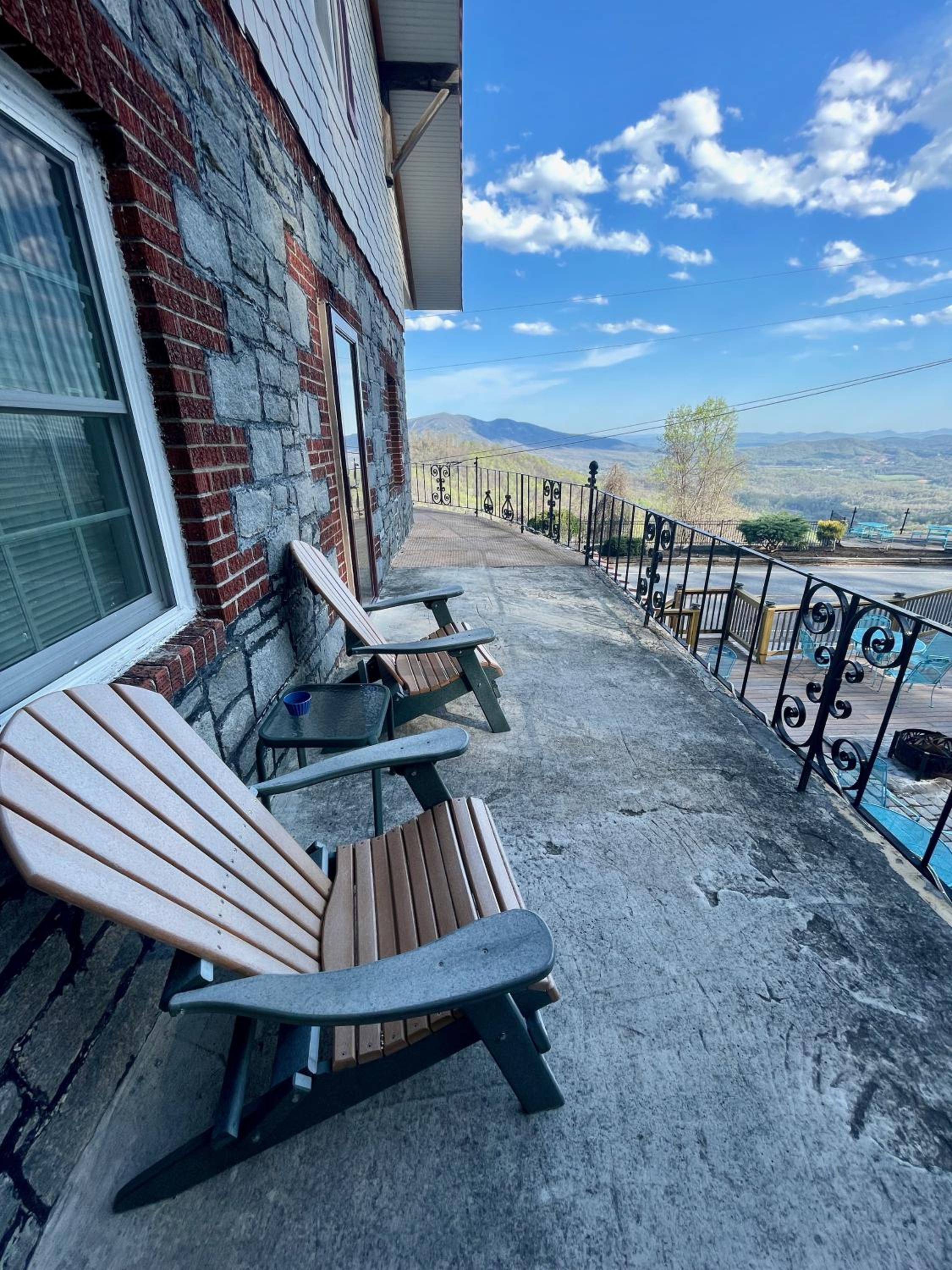 Skyline Village Inn