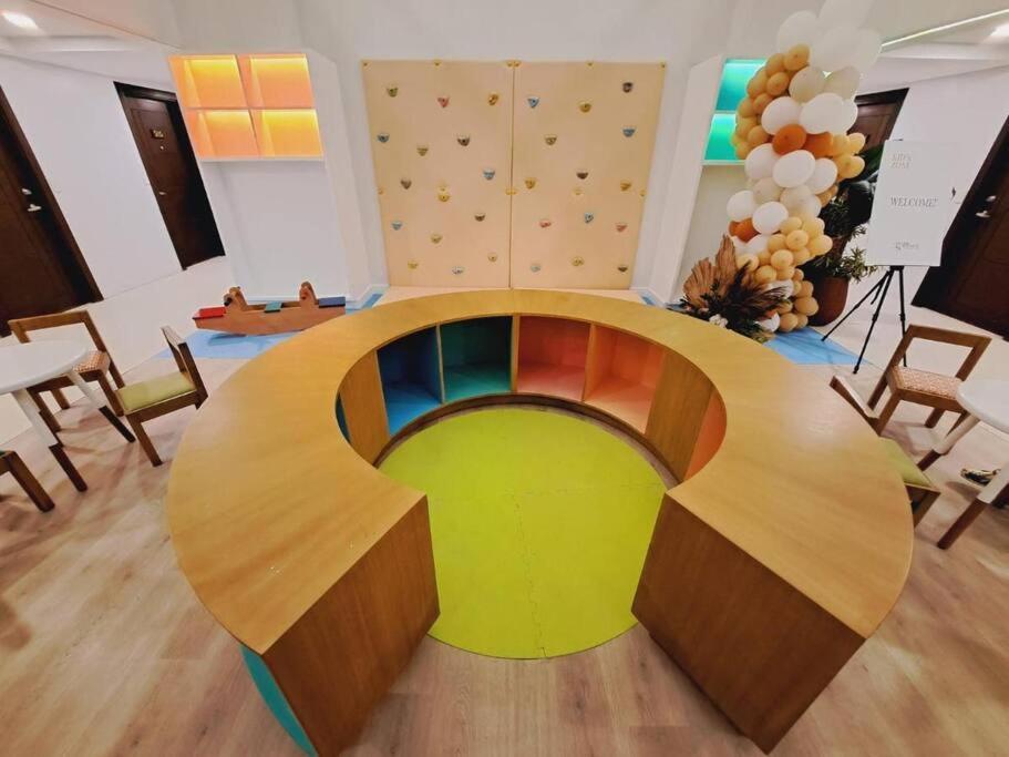 38 Park Ave studio with gym, pool, fiber wifi view 3