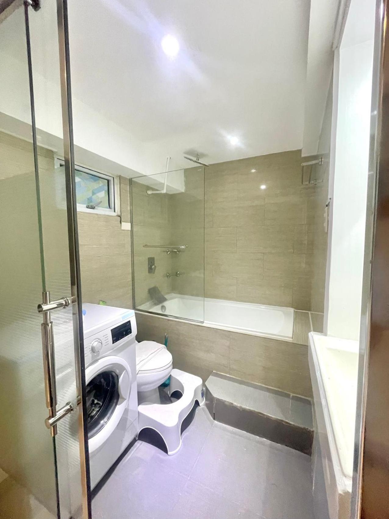 Thompson Suites Fort Victoria Tower BGC Loft Type 1BR