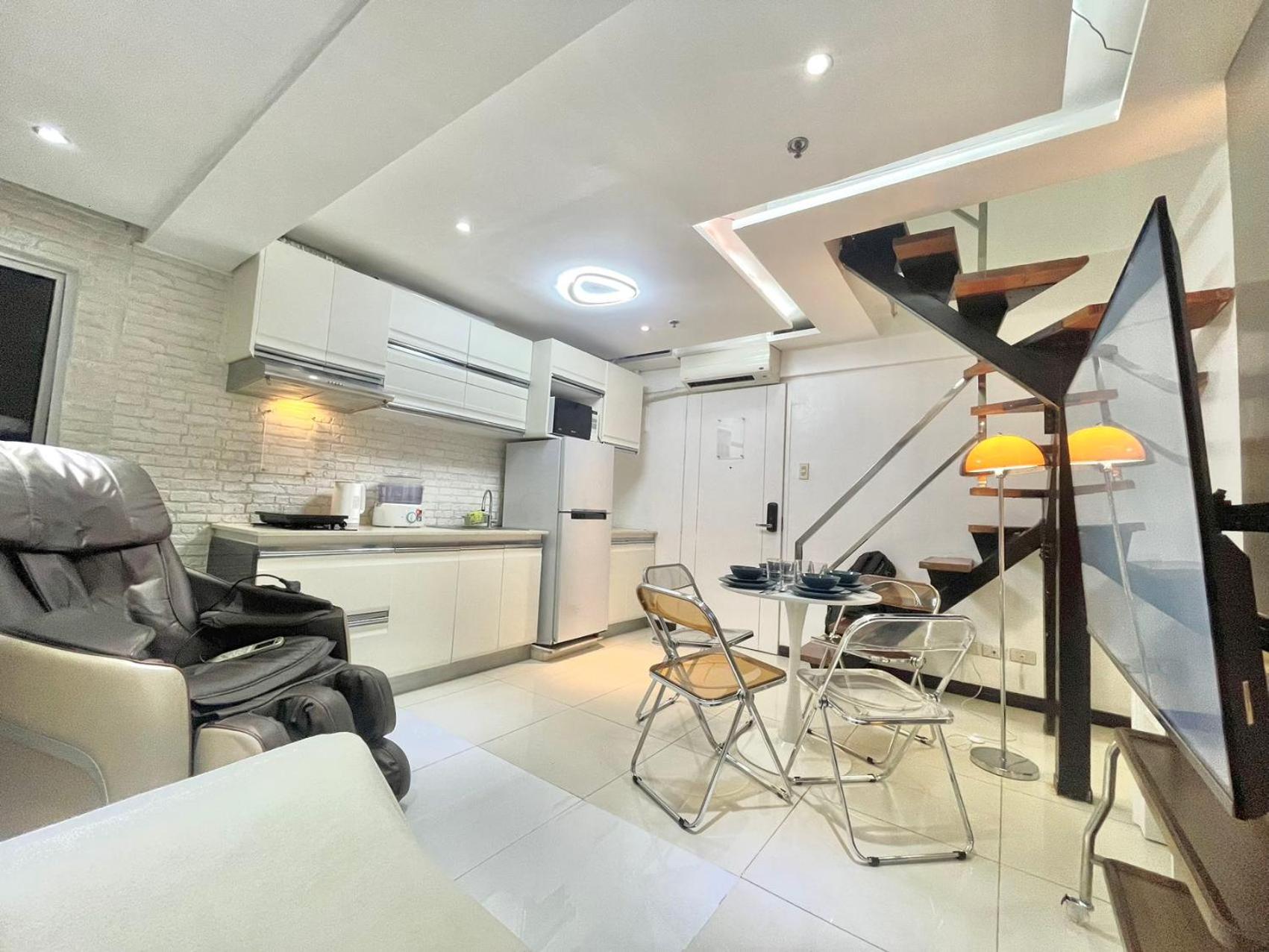 Thompson Suites Fort Victoria Tower BGC Loft Type 1BR photo 5