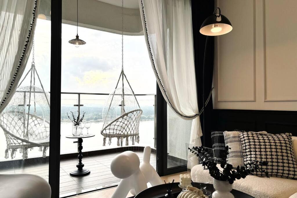 Dooga Ins-Cocohouse L17 Seaview Projector 1-6 Pax