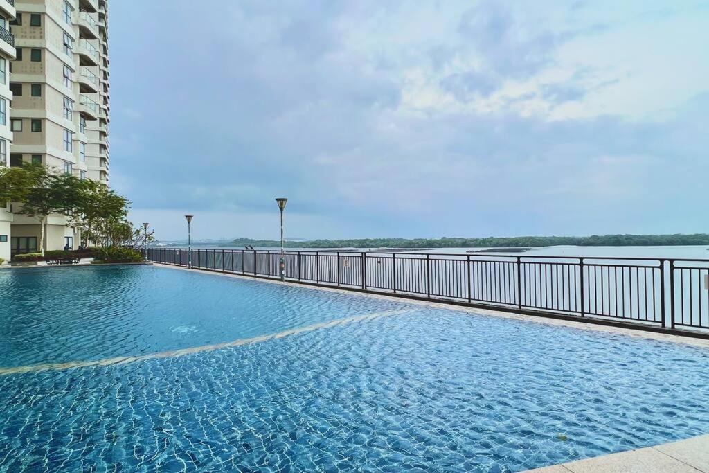 Dooga Ins-Cocohouse L17 Seaview Projector 1-6 Pax