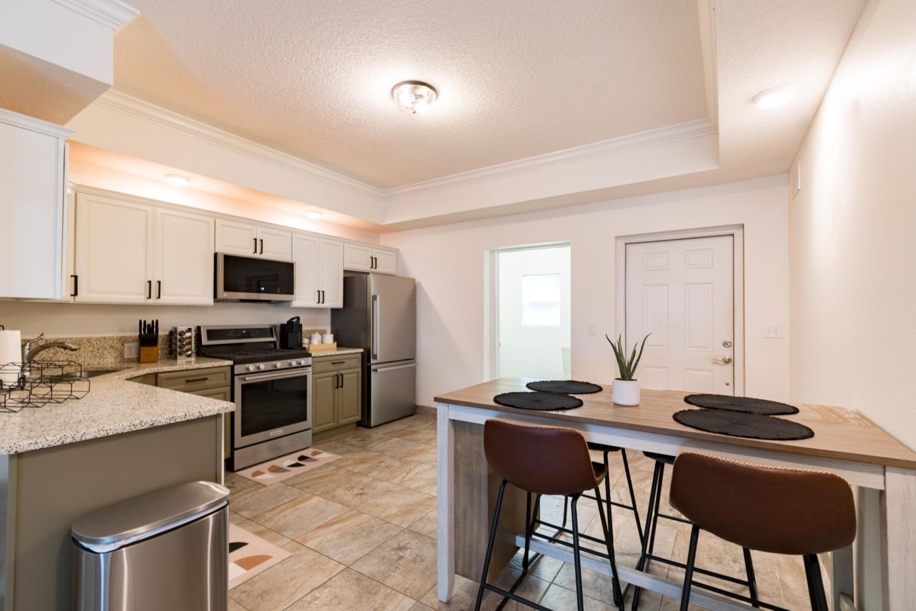Luxury 2BD 2BTH Condo 5
