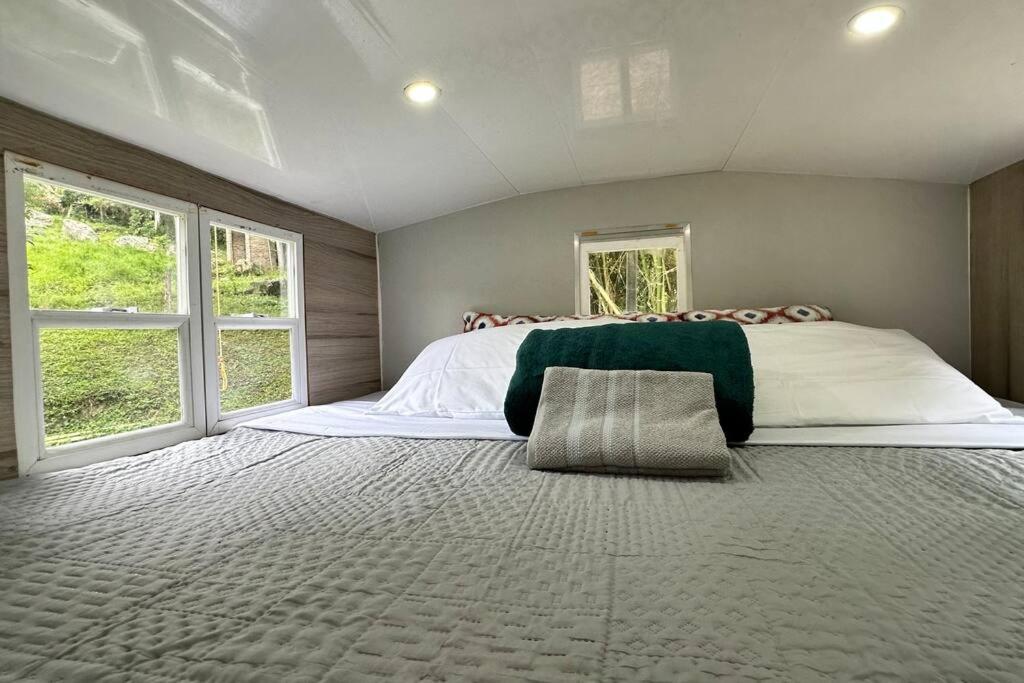 Tiny House On Wheels - Guayabal de Siquima