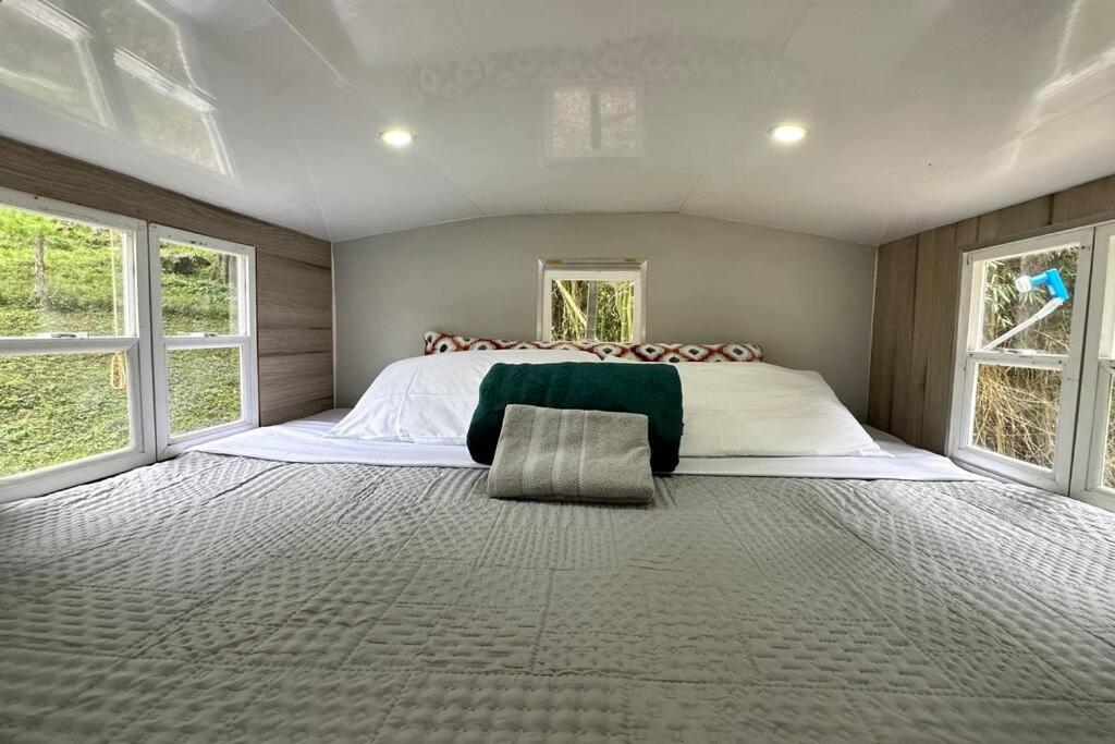 Tiny House On Wheels - Guayabal de Siquima