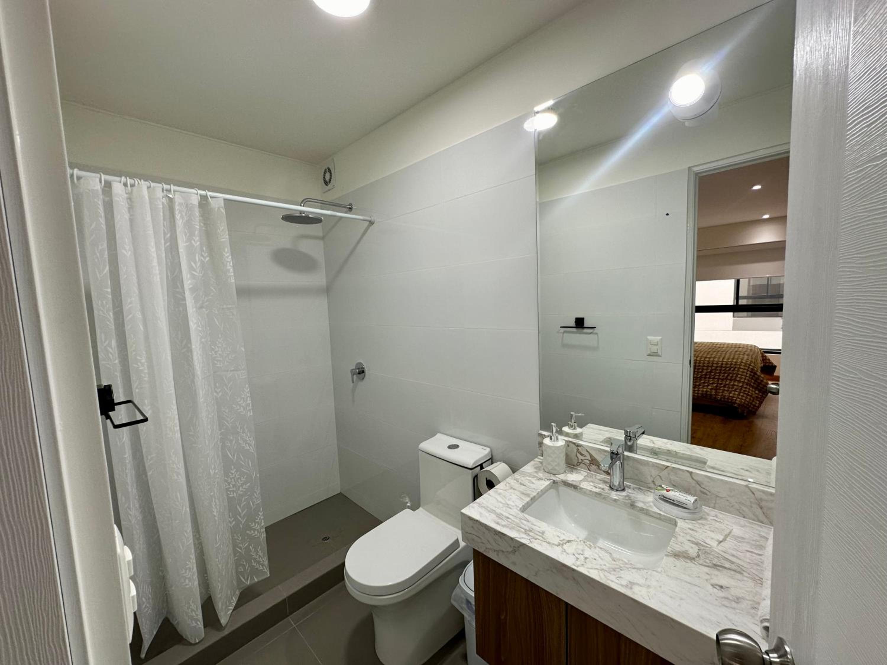 Moderno Departamento de 2 dormitorios a solo 6 min del Parque Kennedy Miraflores view 4