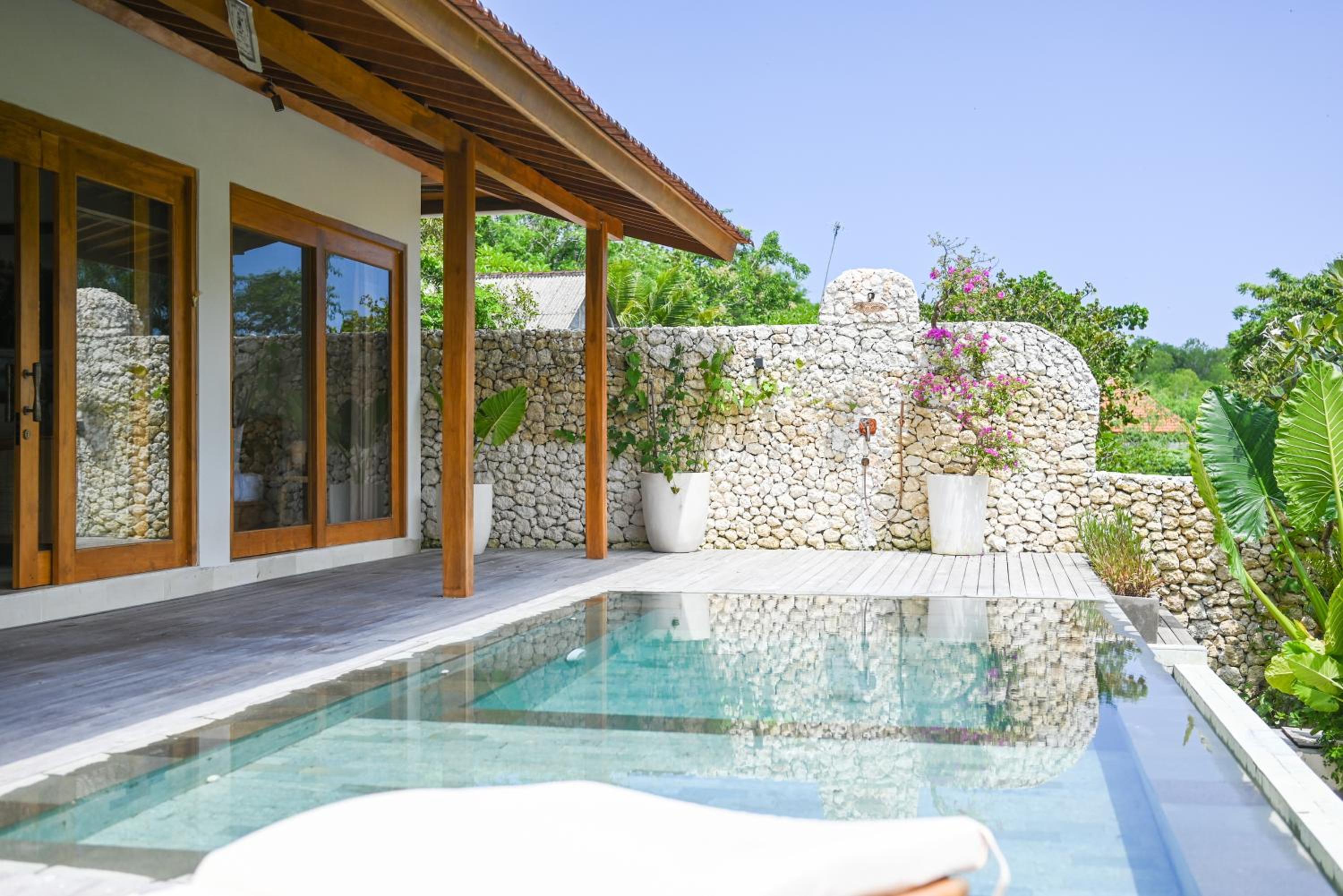 Hotel Villa Sama Sama 2BR Jungle View - Image 1