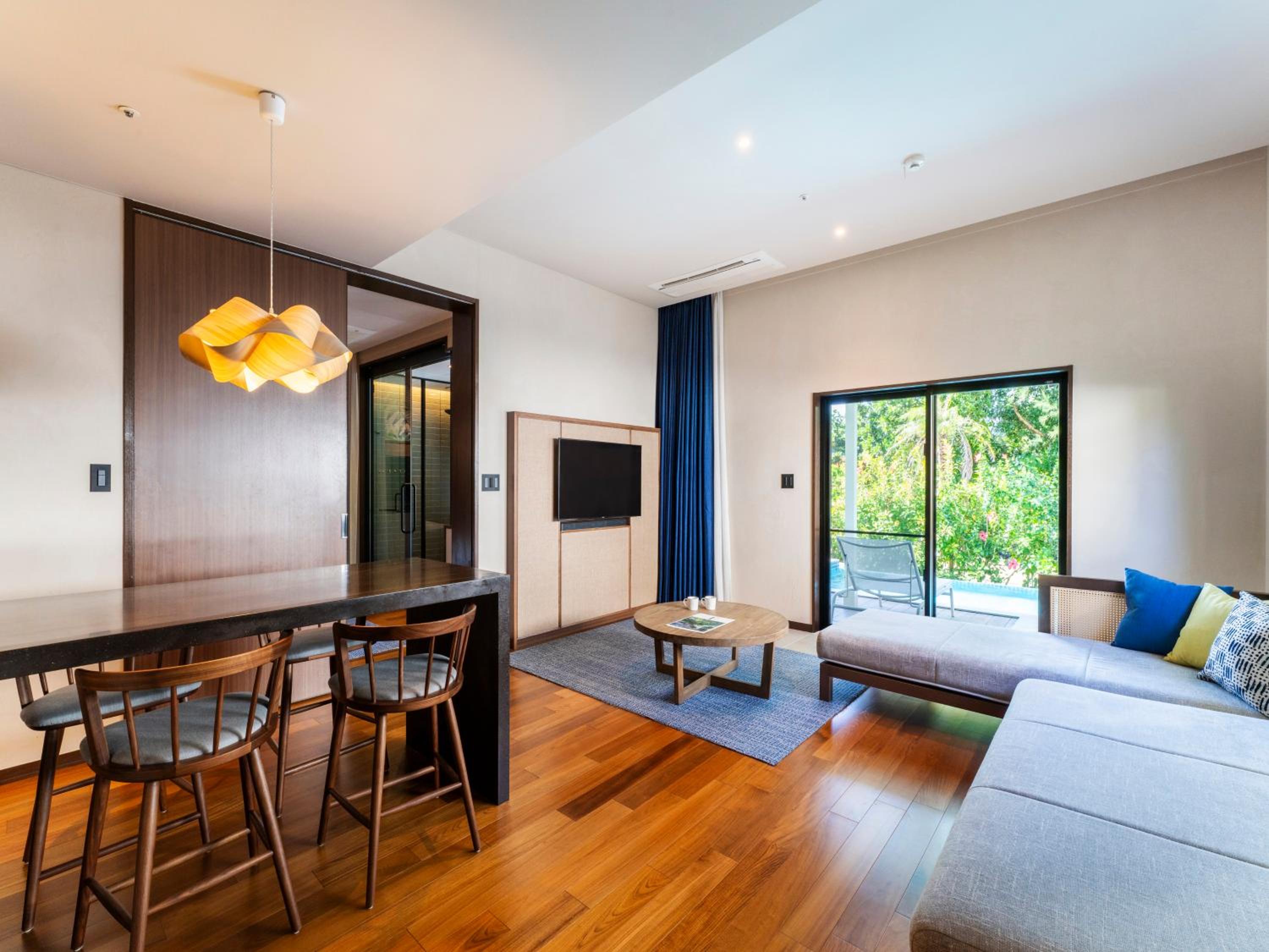 FUSAKI BEACH RESORT HOTEL & VILLAS