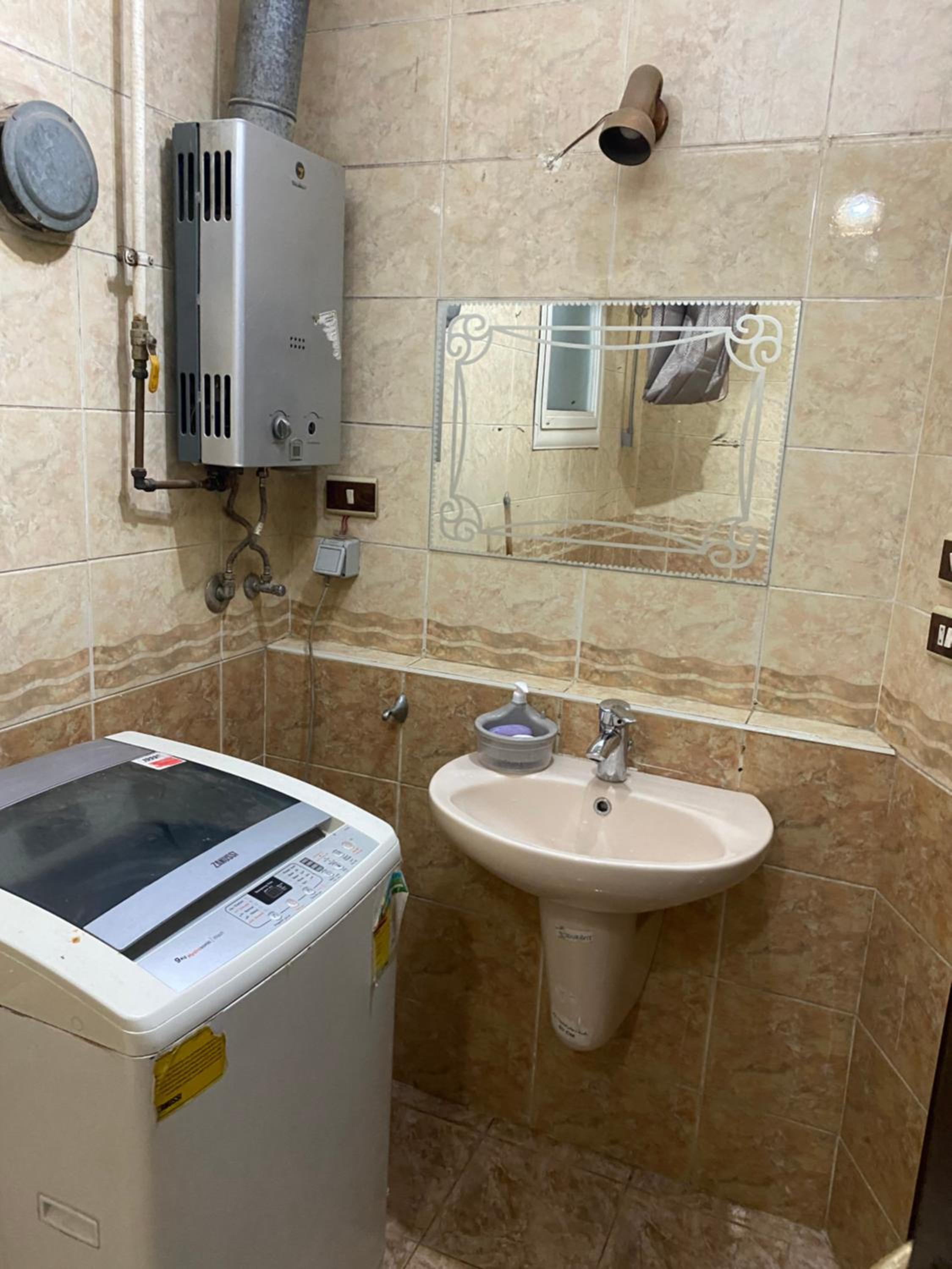 Room1 Degla 3br apt for singles and couples.