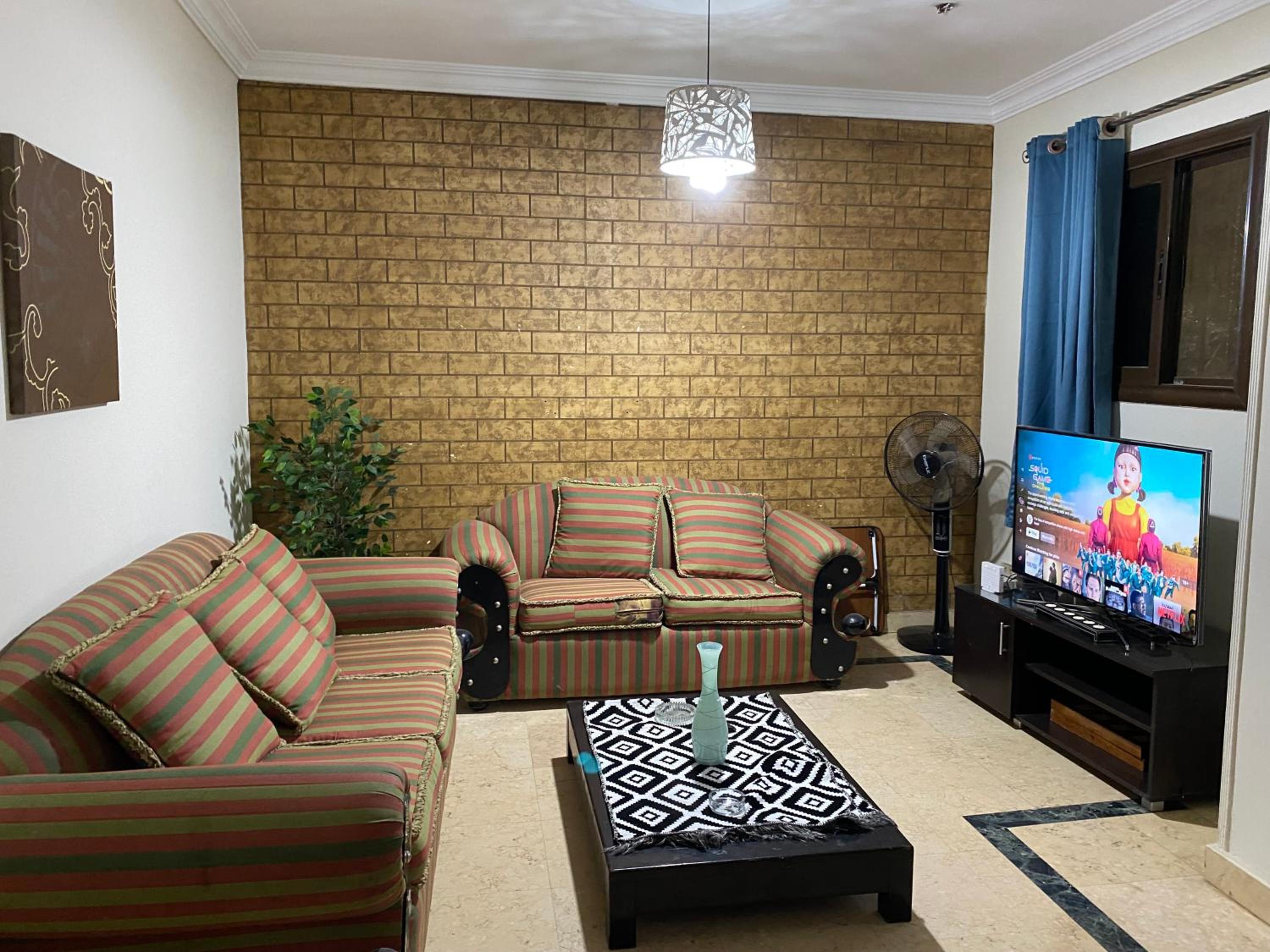 Room1 Degla 3br apt for singles and couples.
