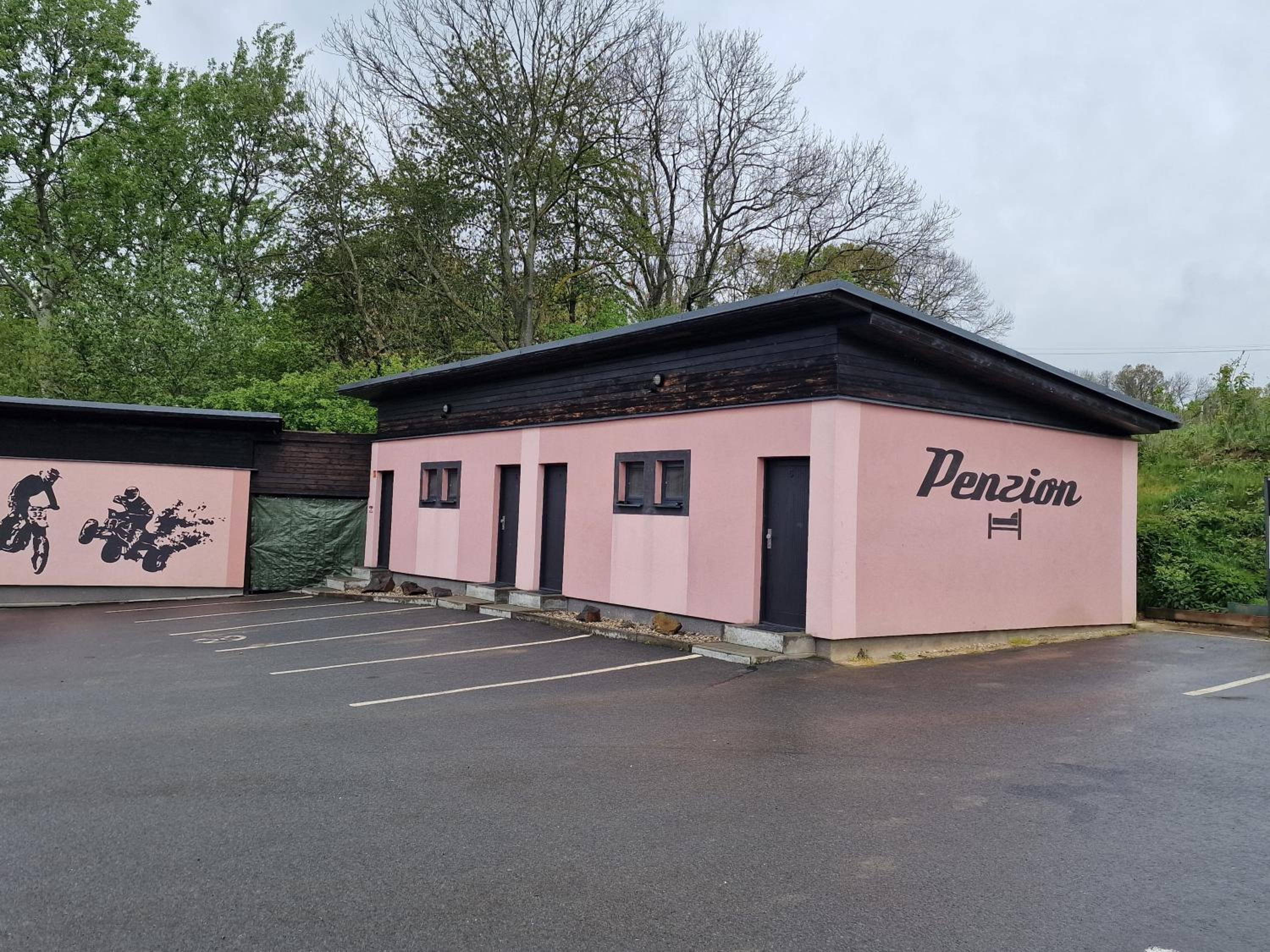 Penzion a Motobar Bravantice