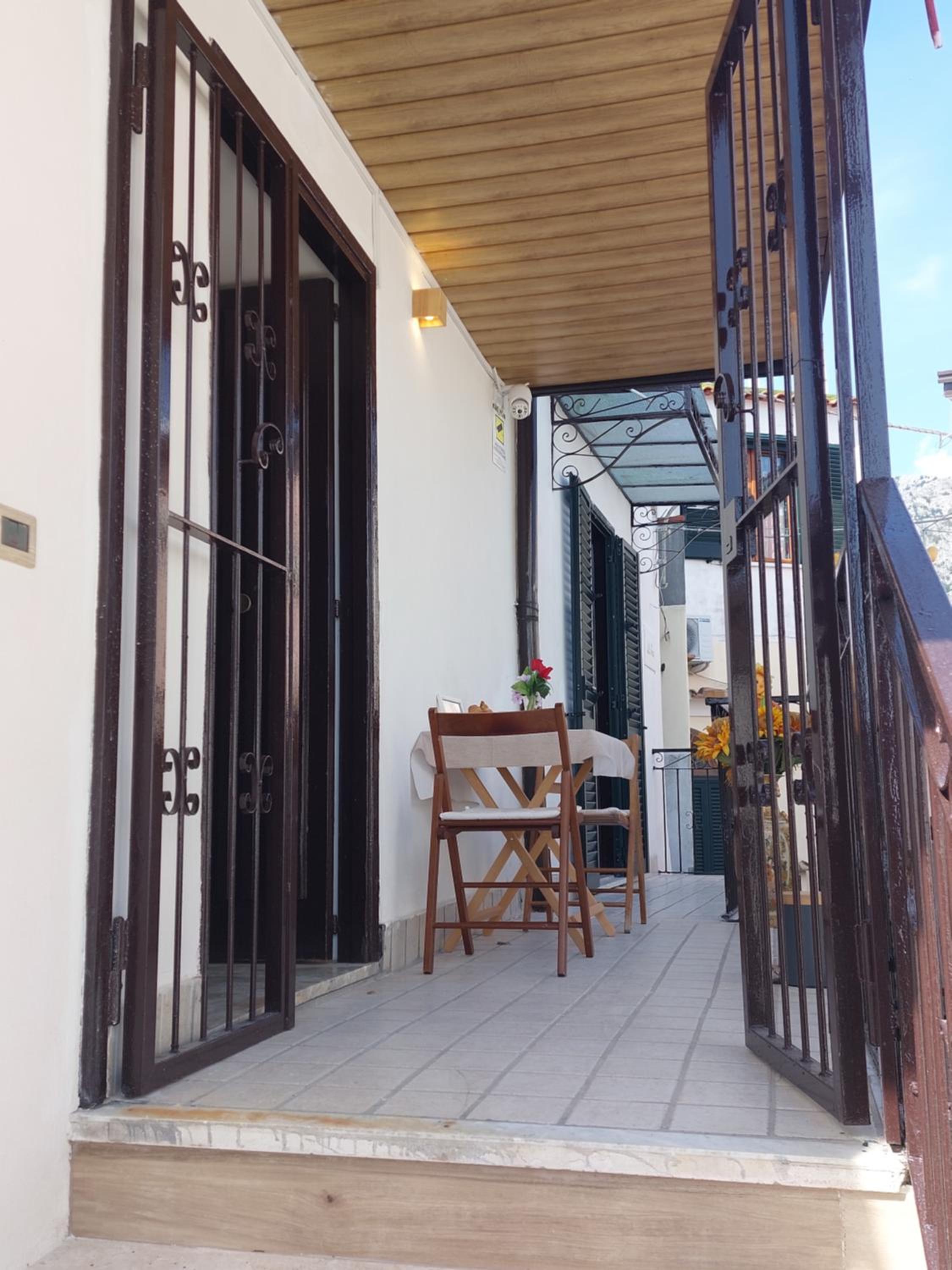 LELLA'S HOUSE photo 2