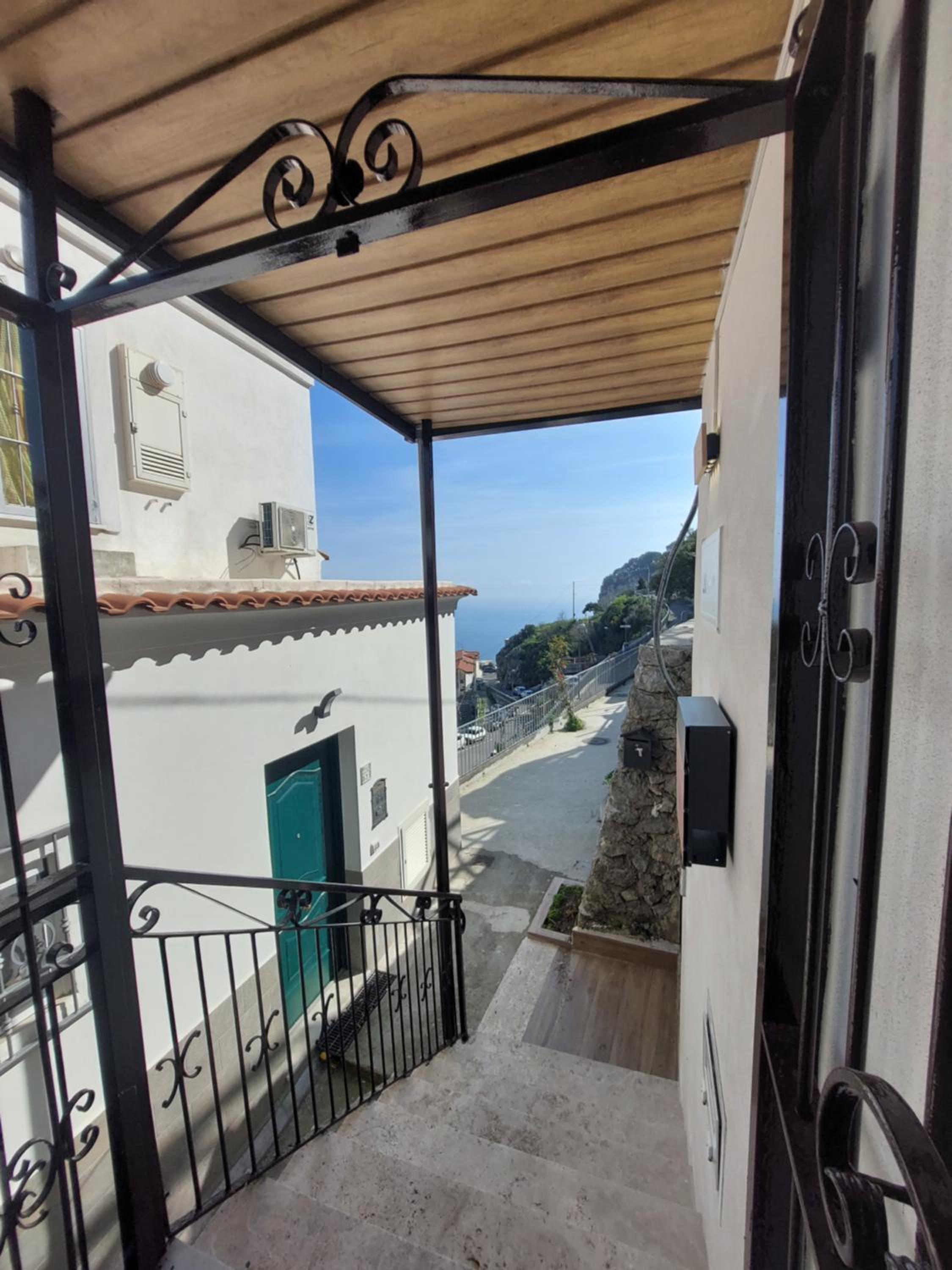 LELLA'S HOUSE photo 3