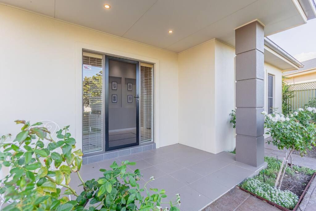 Dubbo’s Hidden Gem: Luxurious Poolside Living