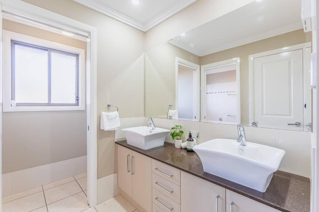 Dubbo’s Hidden Gem: Luxurious Poolside Living