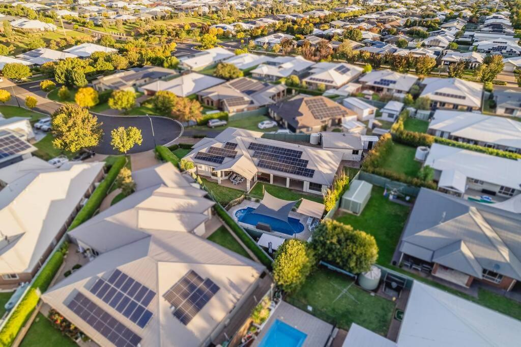 Dubbo’s Hidden Gem: Luxurious Poolside Living