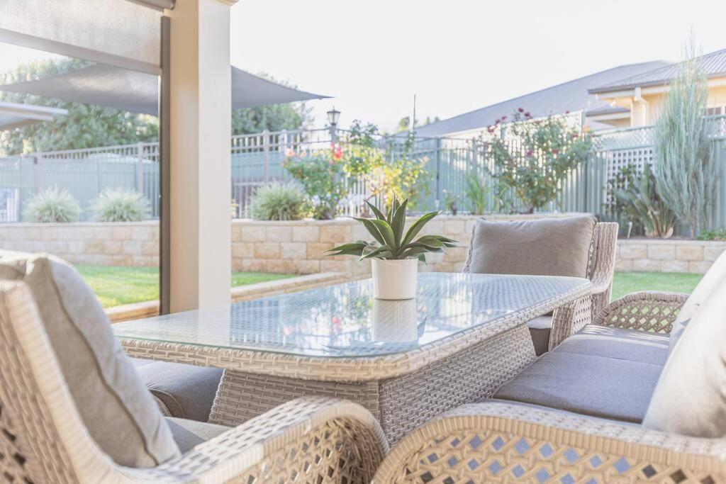 Dubbo’s Hidden Gem: Luxurious Poolside Living