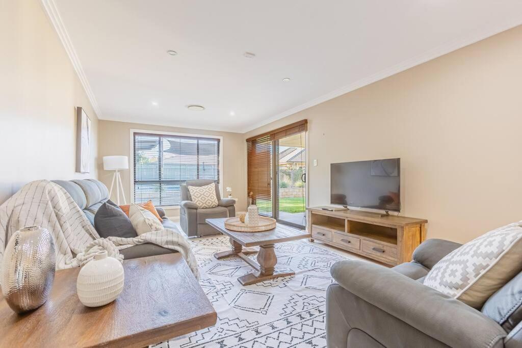 Dubbo’s Hidden Gem: Luxurious Poolside Living