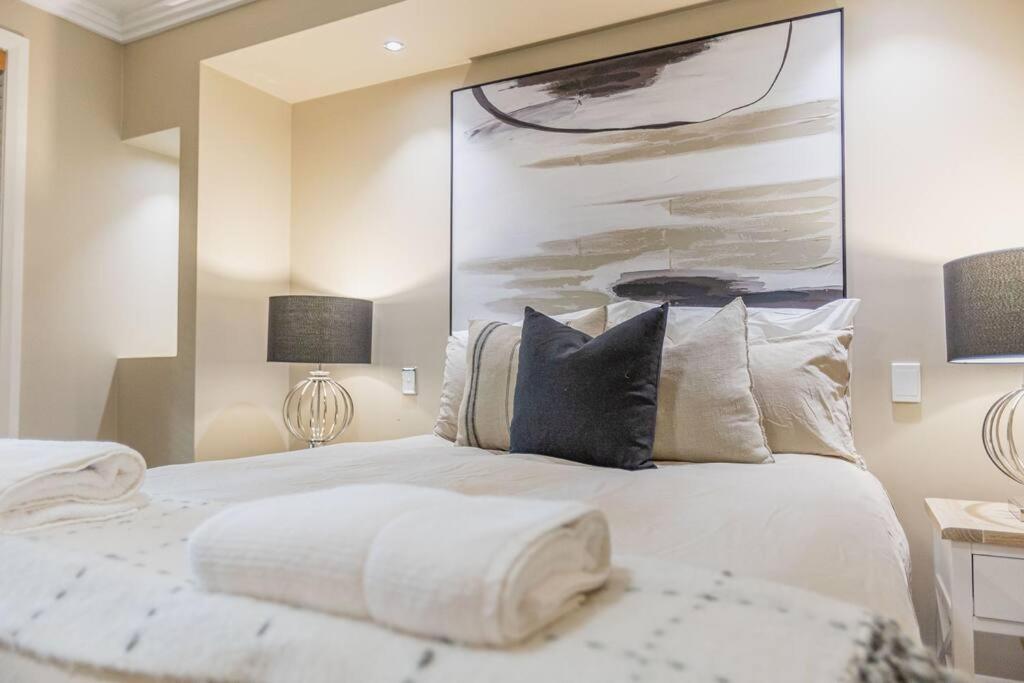 Dubbo’s Hidden Gem: Luxurious Poolside Living