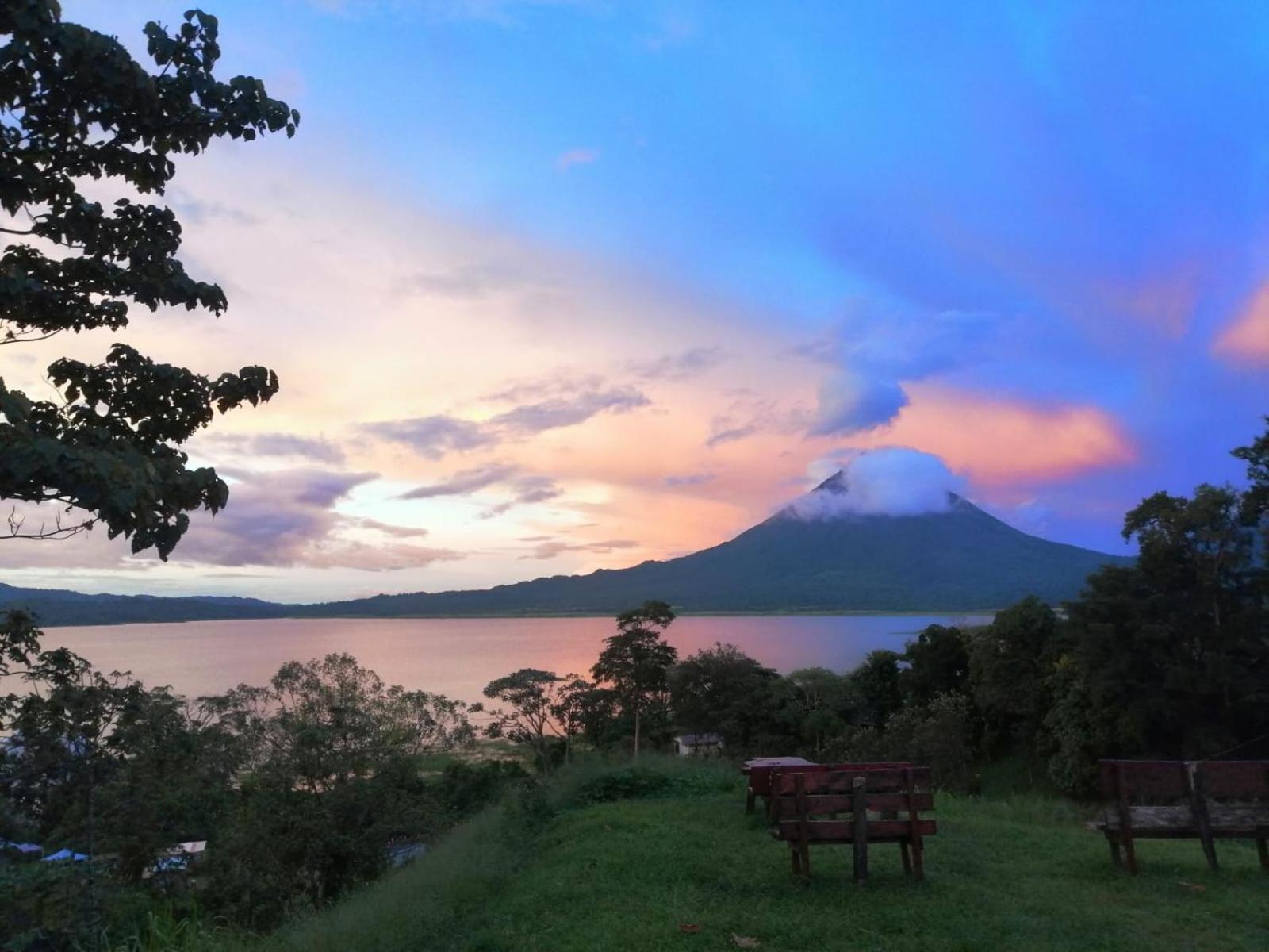 Sunset Inn Arenal B&B