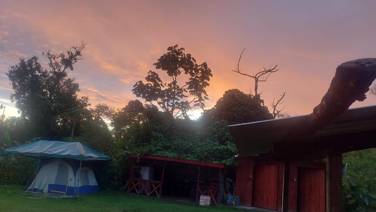 Sunset Inn Arenal B&B