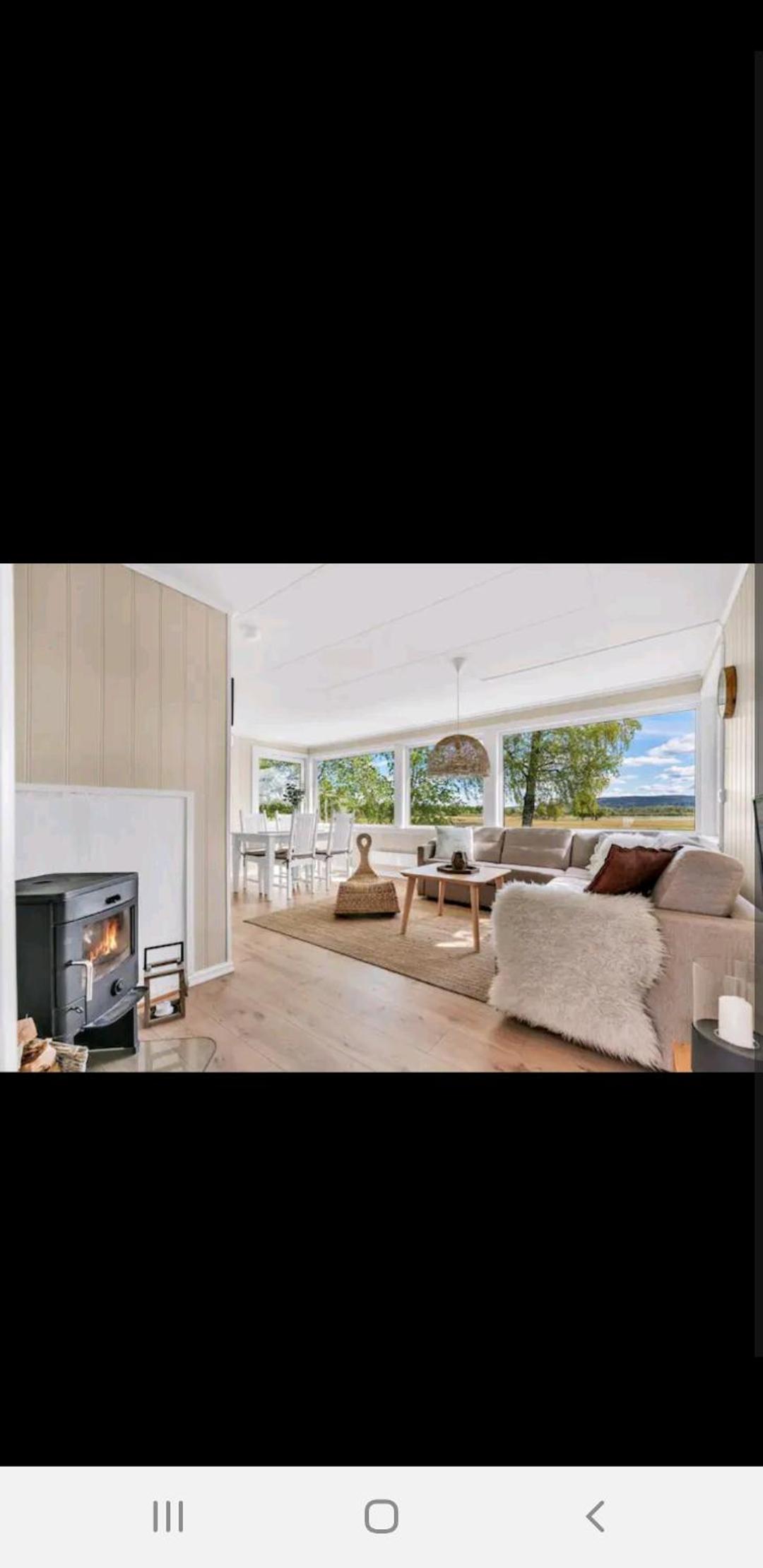 Hytte ved elv