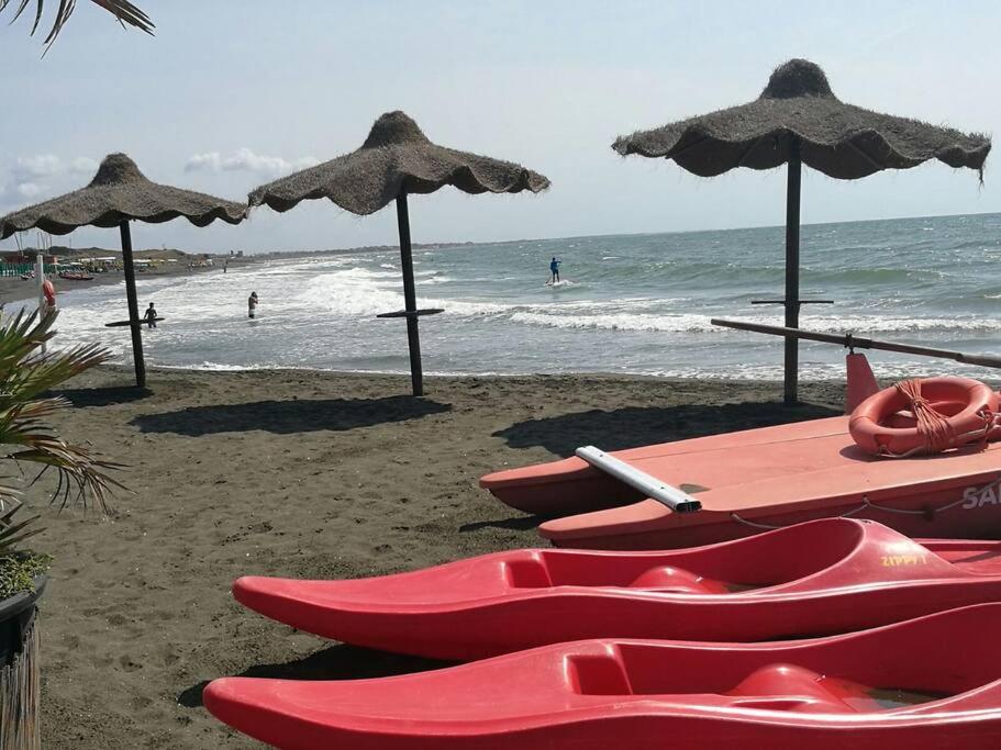 Villa c/Piscina 100mt dal mare Roma G