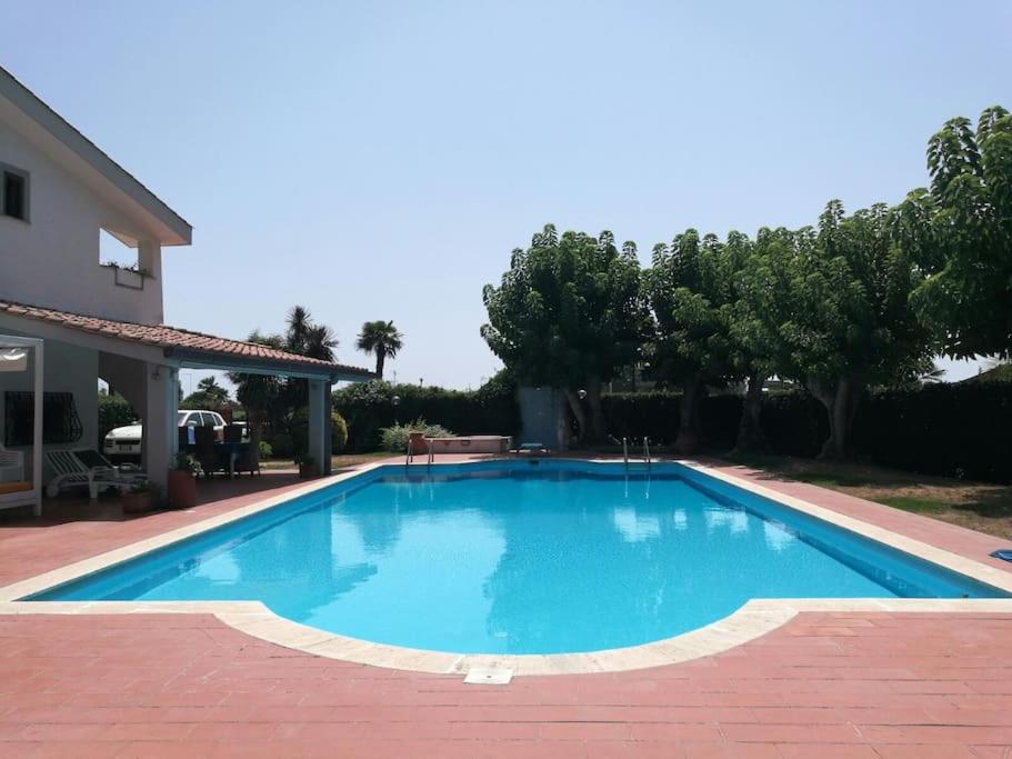 Villa c/Piscina 100mt dal mare Roma G