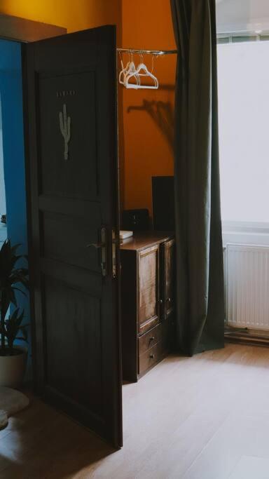 Sahara studio with shared bathroom in city centre view 2