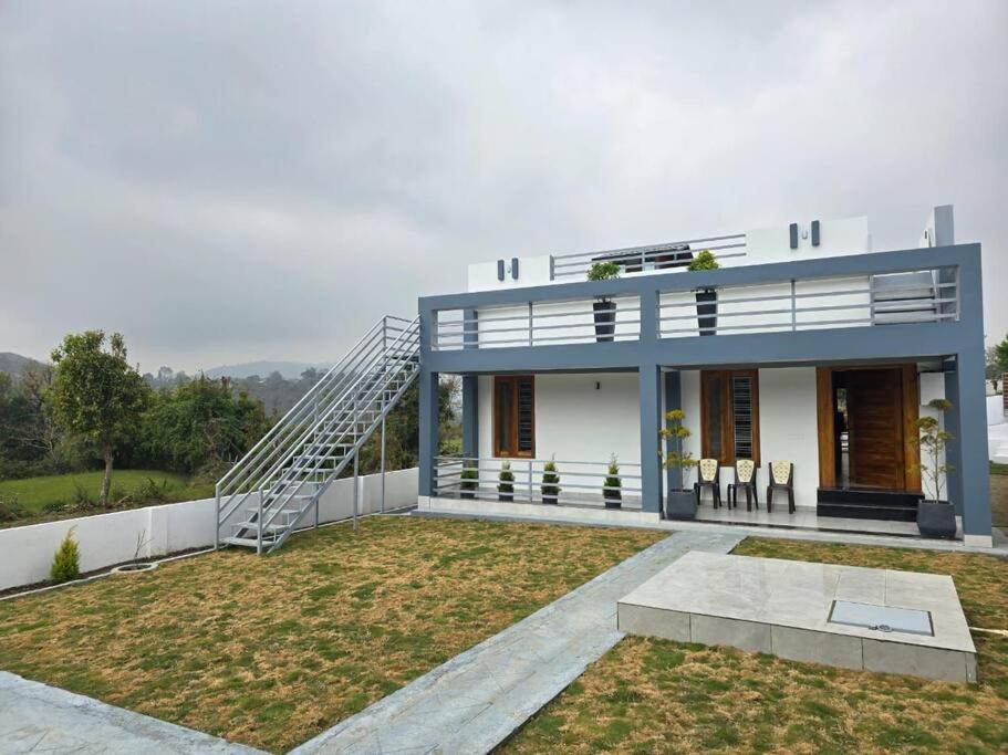 Lakes 9 Residency - Flying Monkey - Luxury Villa view 2